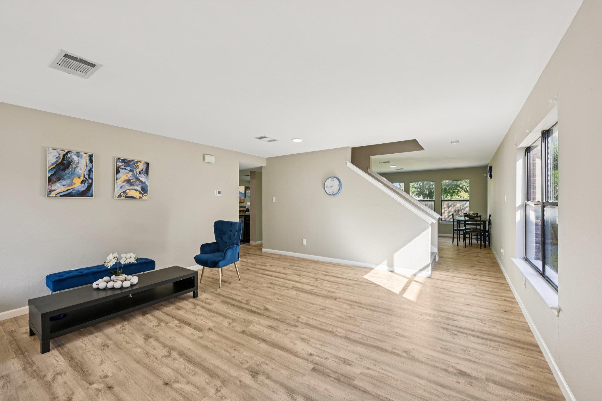 502 Woodford DR — photo 3