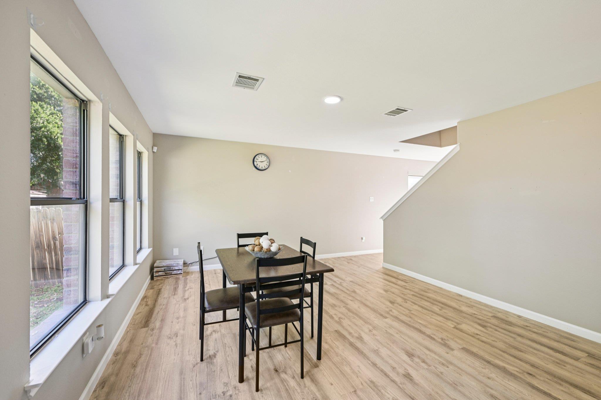 502 Woodford DR — photo 5