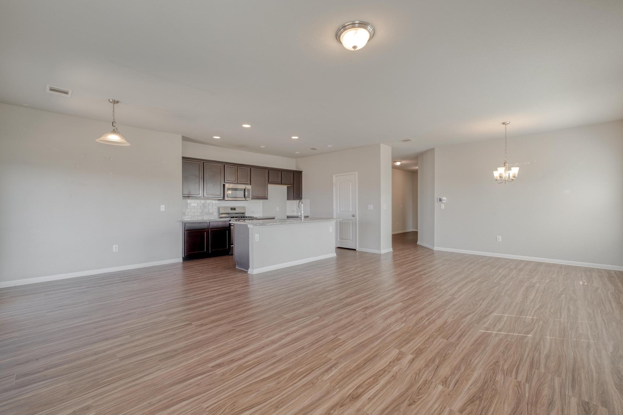 108 Kleberg CT — photo 4