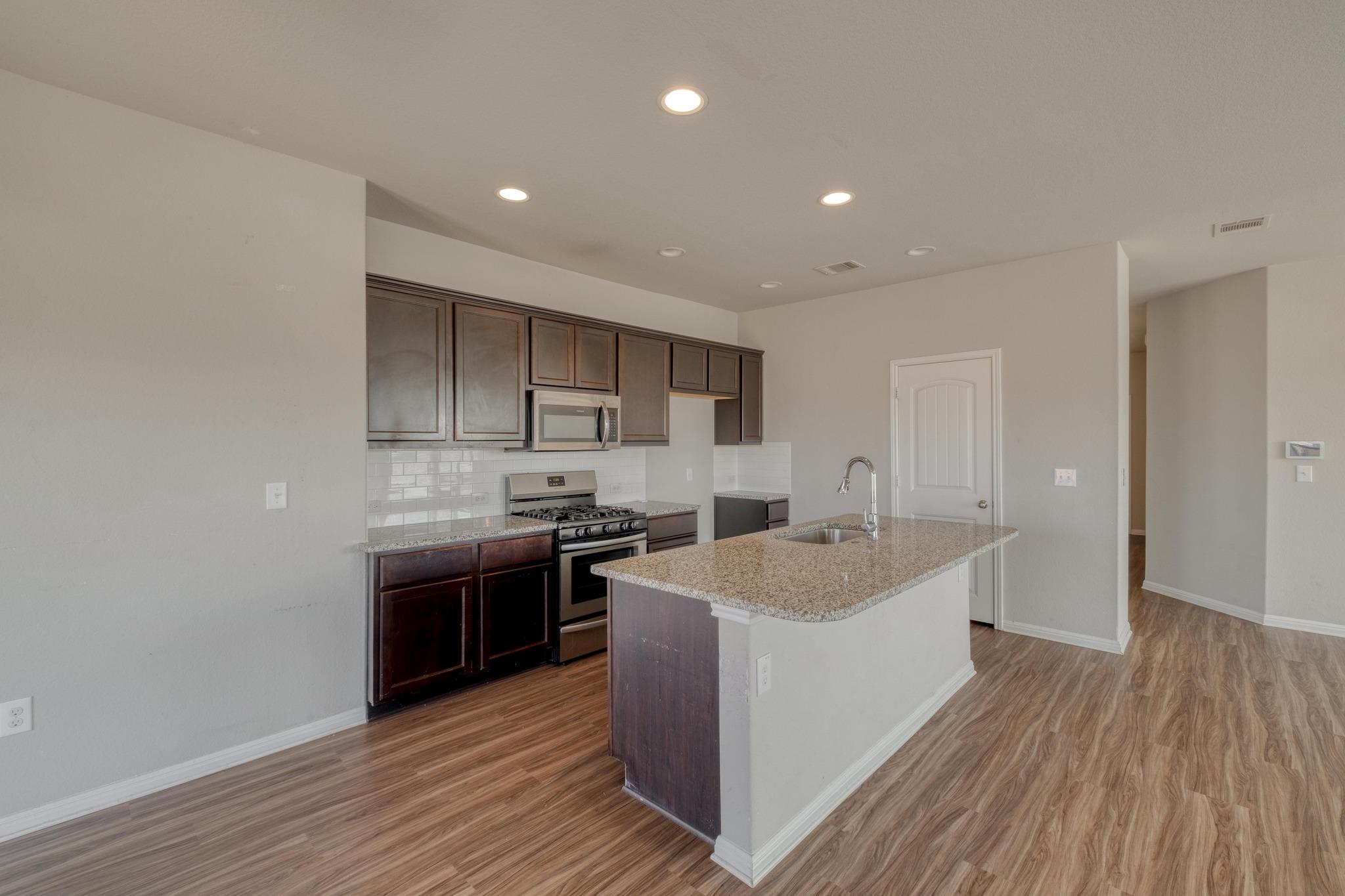 108 Kleberg CT — photo 5