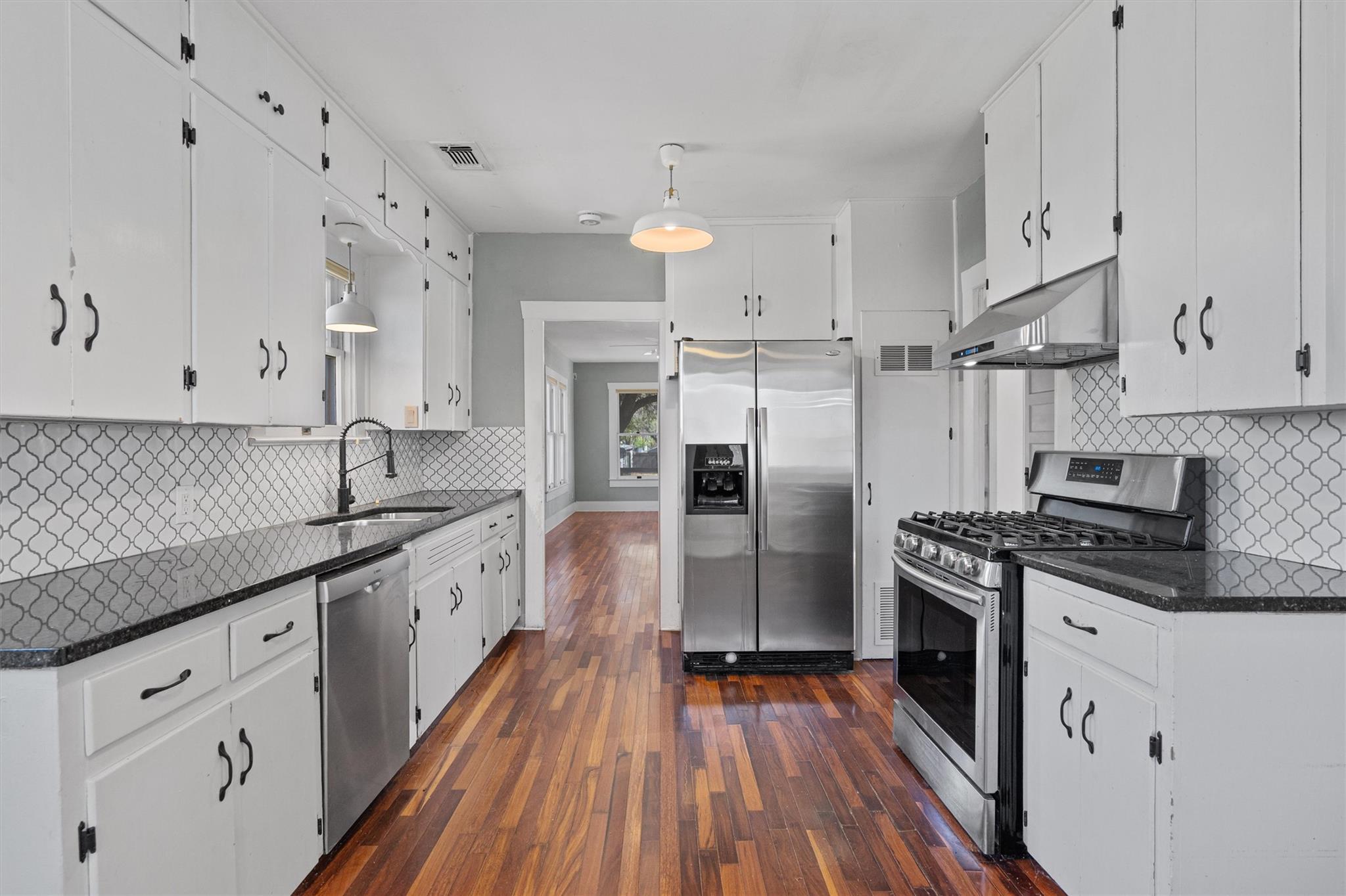 4914 Woodrow Ave — photo 3