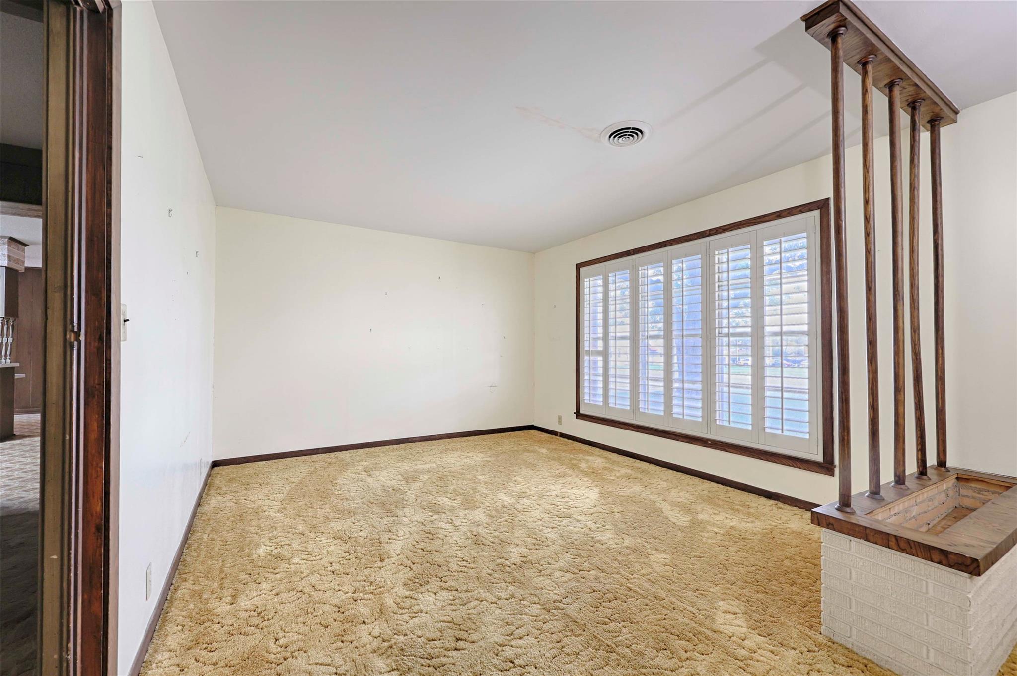 302 Baumgarten ST — photo 3
