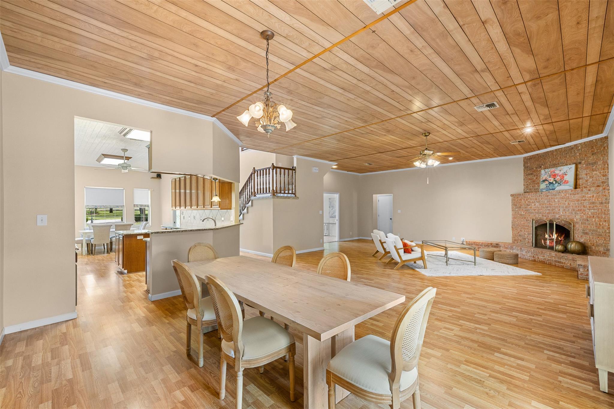 730 Panorama RD — photo 3