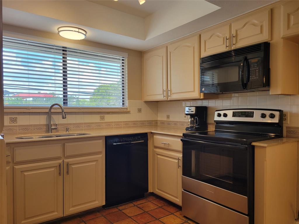 2008 Meadow Brook DR — photo 4
