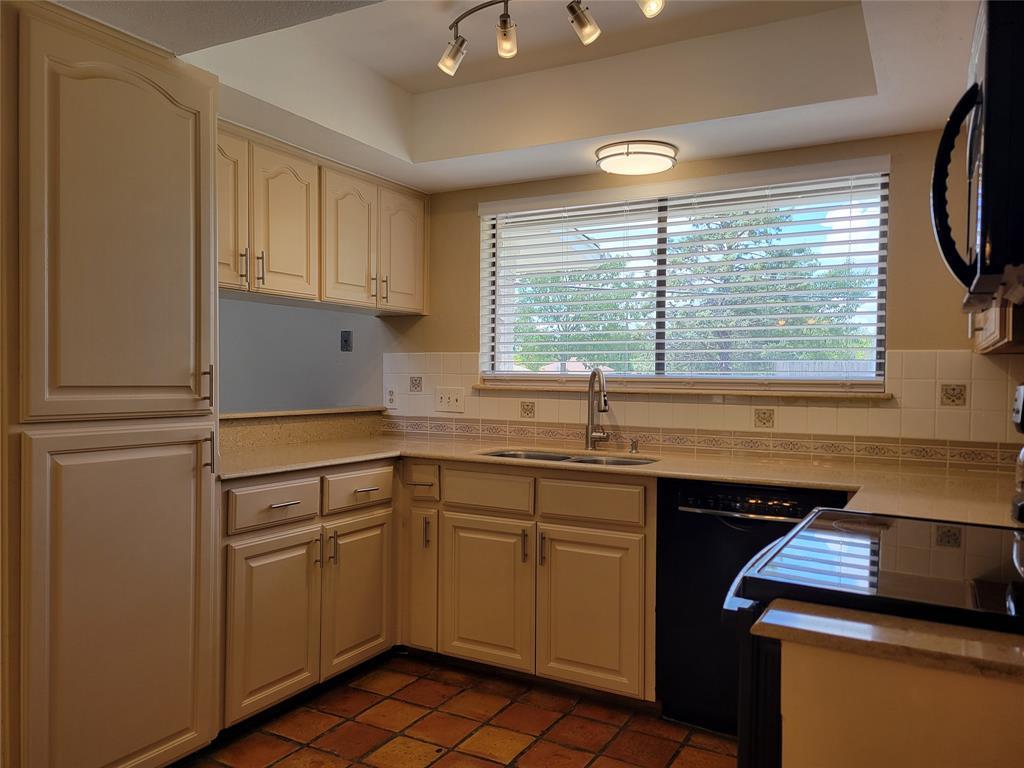 2008 Meadow Brook DR — photo 5