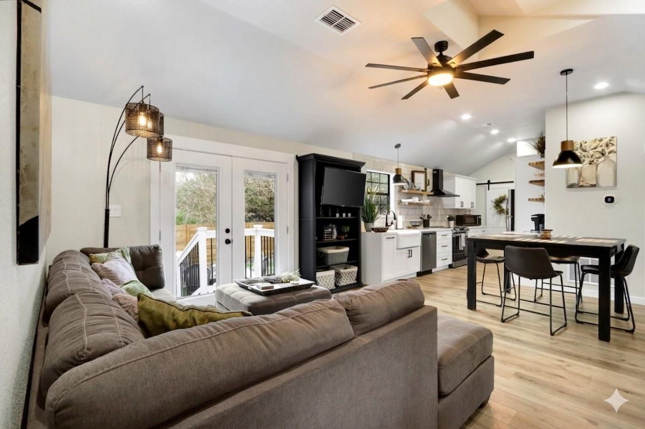 106 Chapparal CIR — photo 3