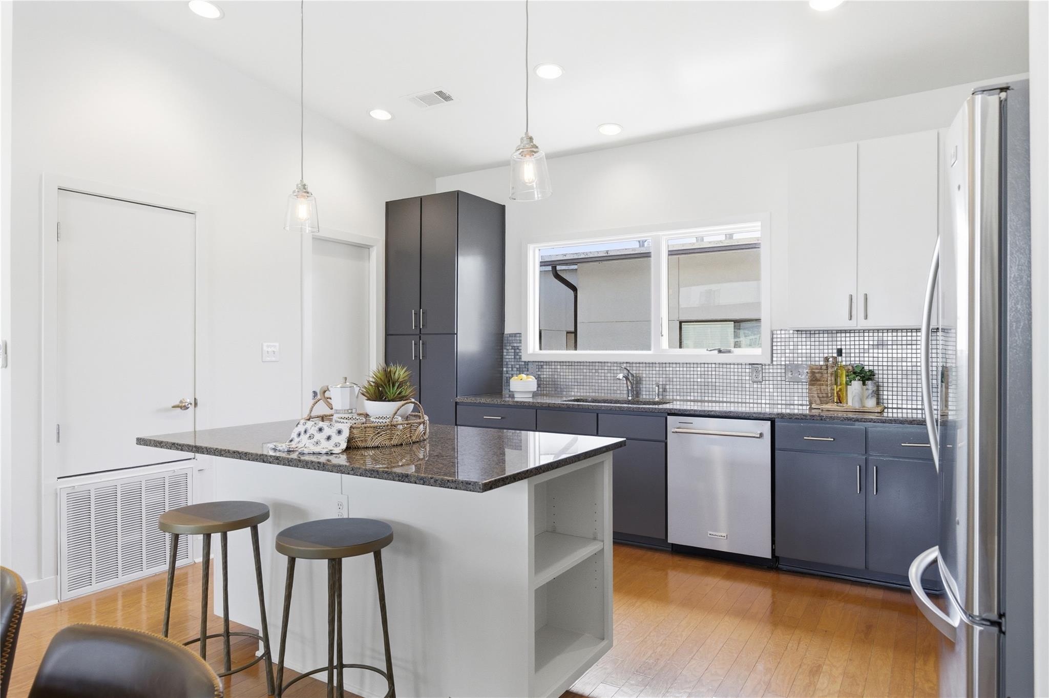 1702 Lamar BLVD #12 — photo 5