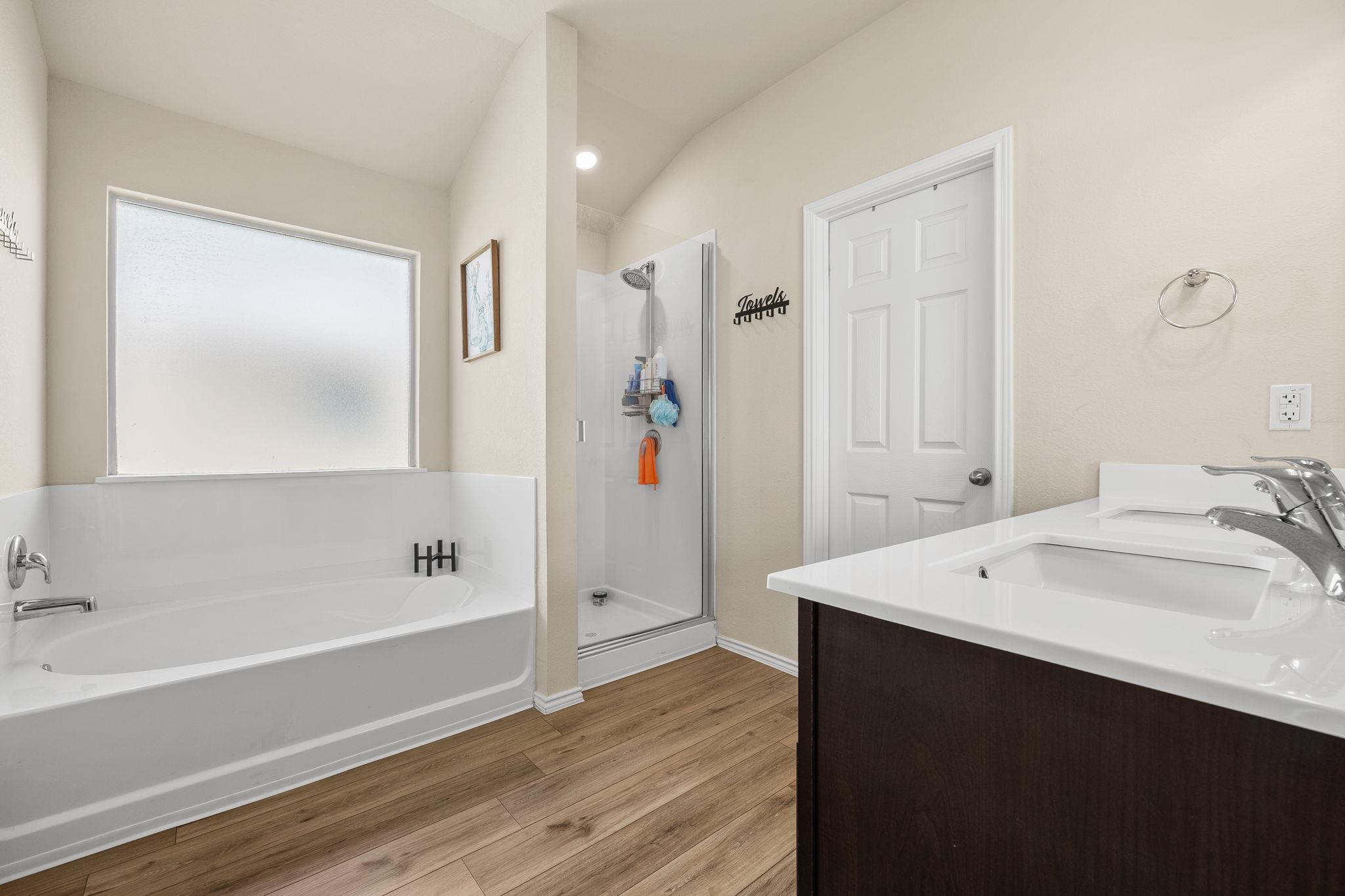 307 Paddock LN — photo 4