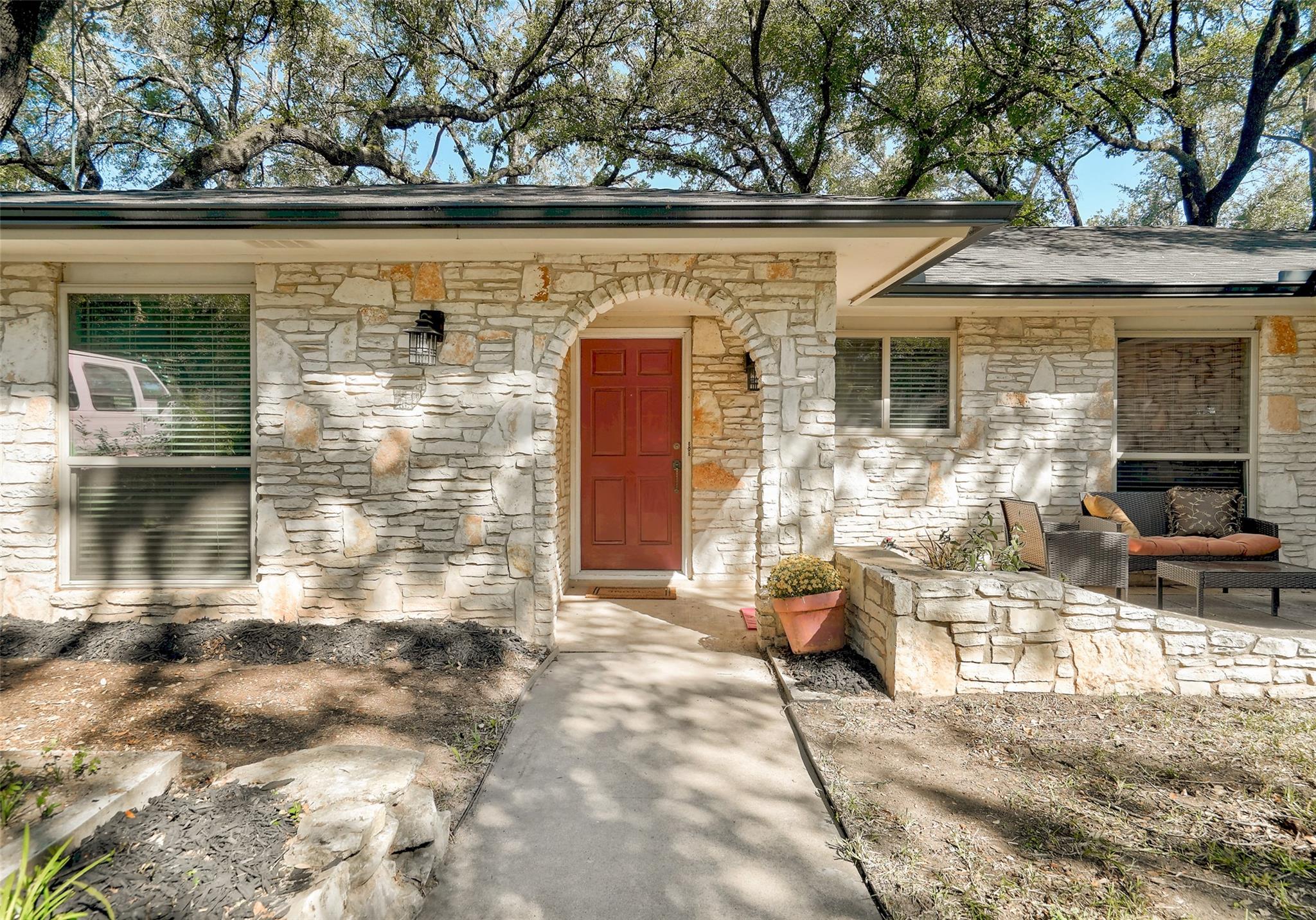 1105 Riviera CIR — photo 3