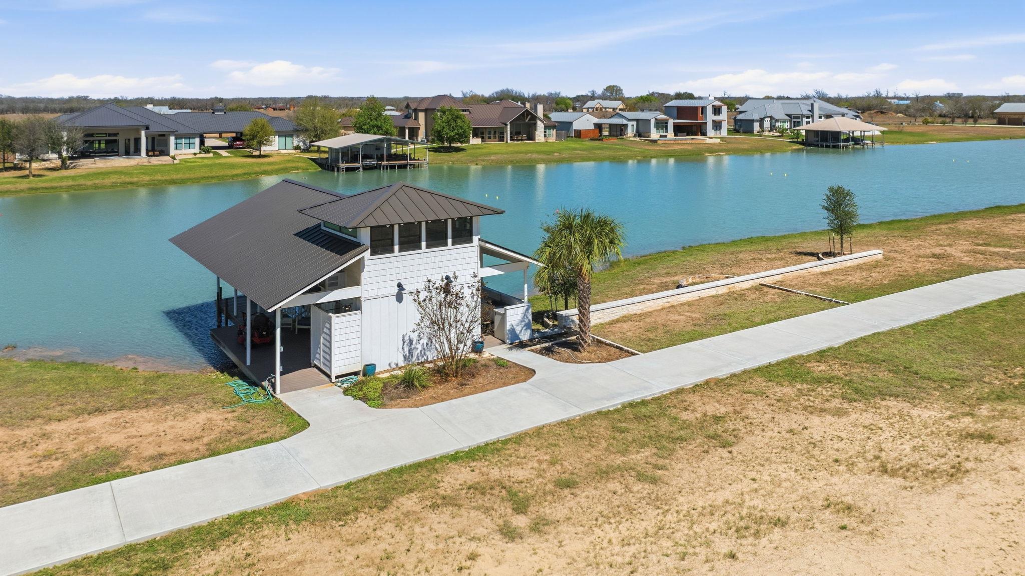 108 Lakeside CV — photo 4