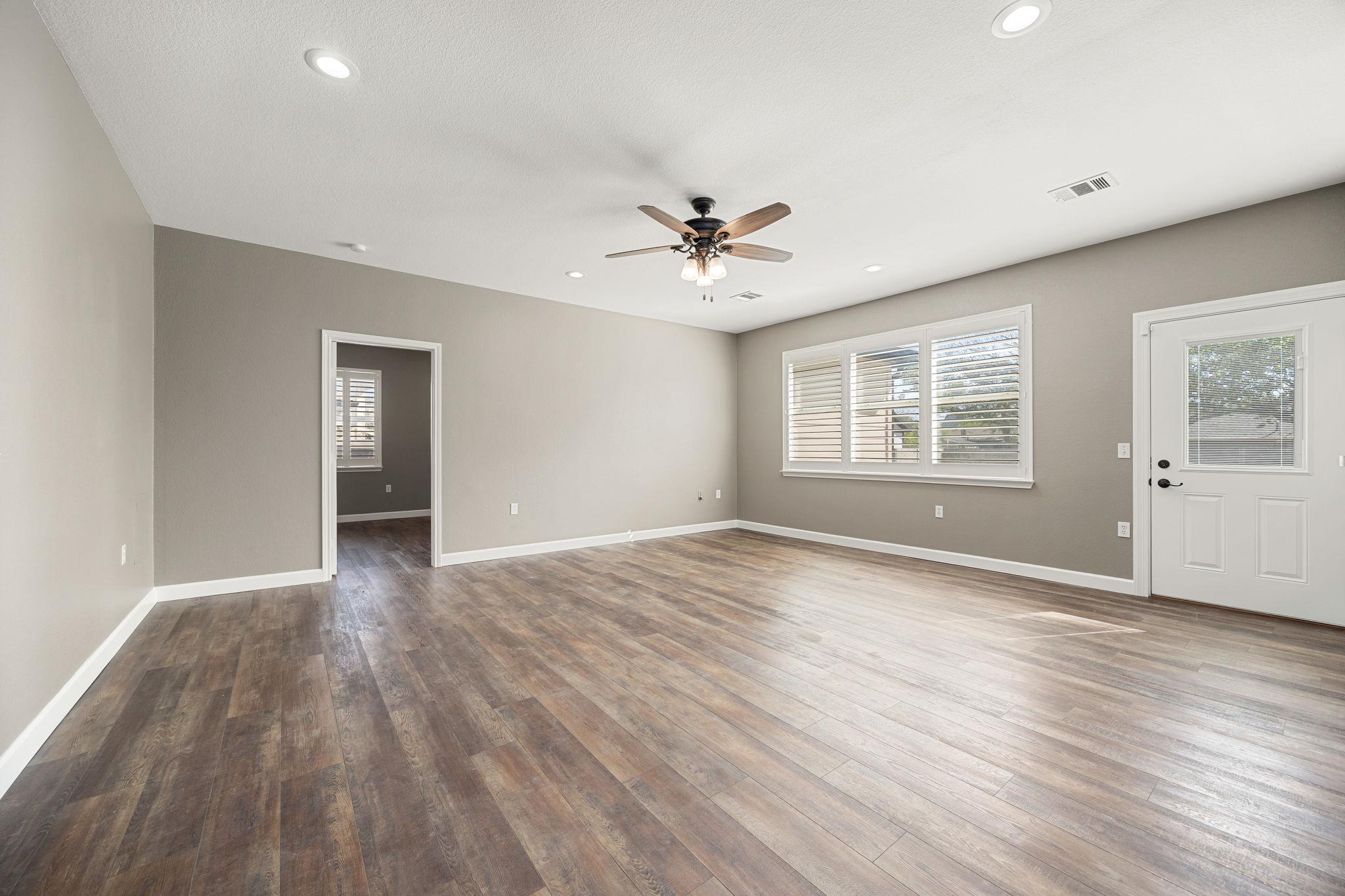 4805 Louis Ave — photo 4