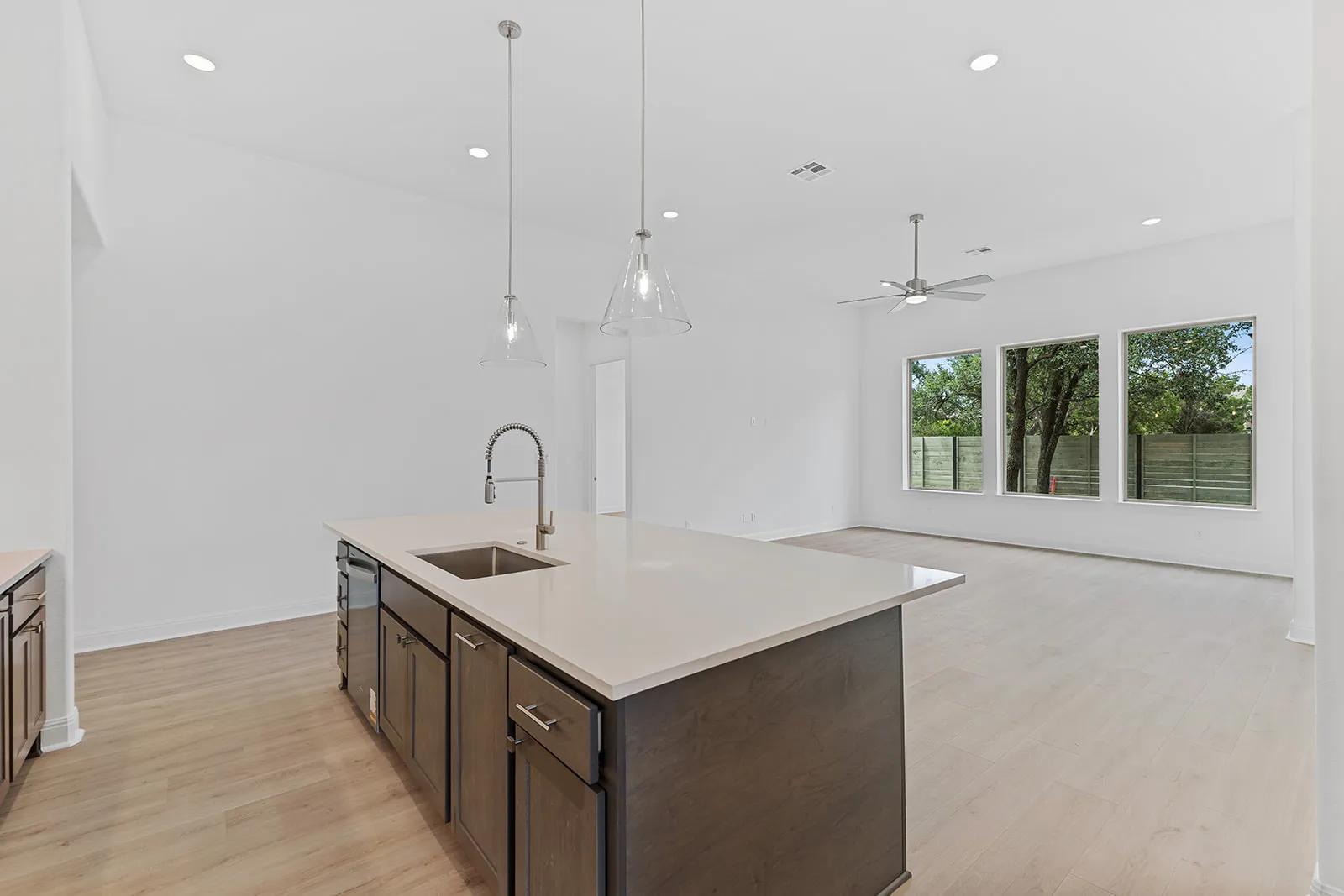712 High Summit DR — photo 3