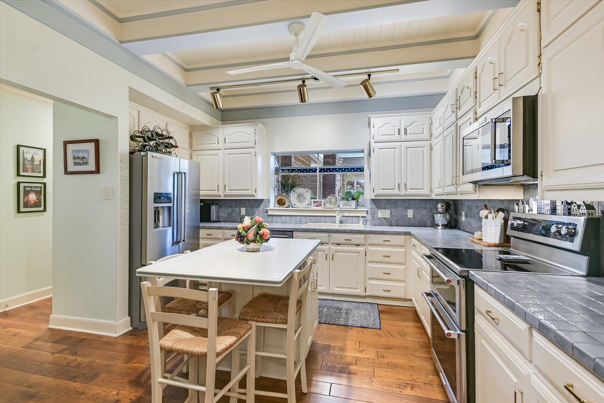 3907C Belmont Park DR — photo 5