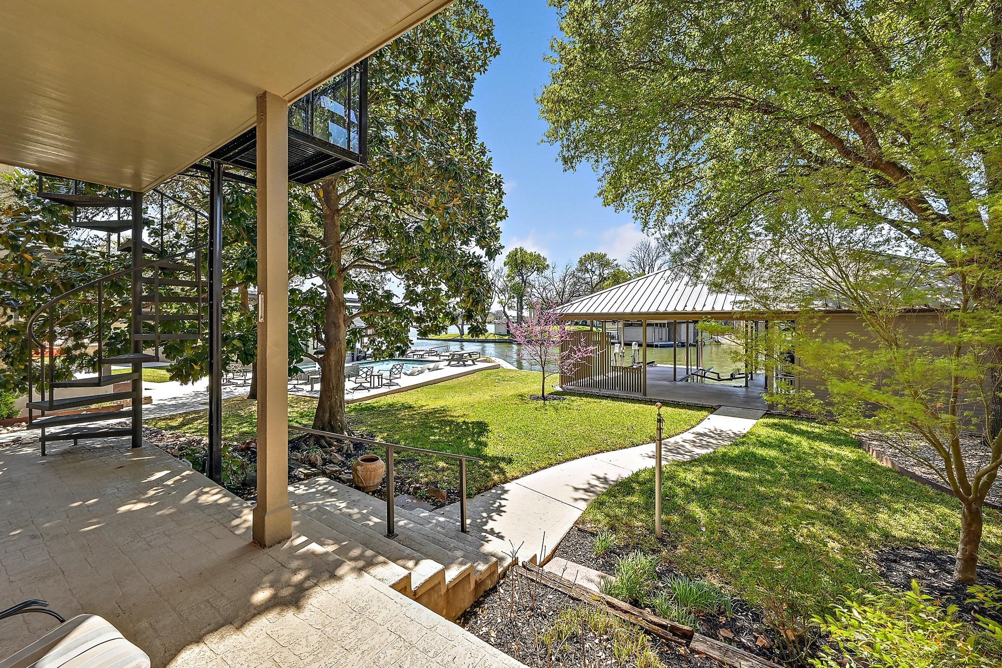 2210 Fredwoods DR — photo 3