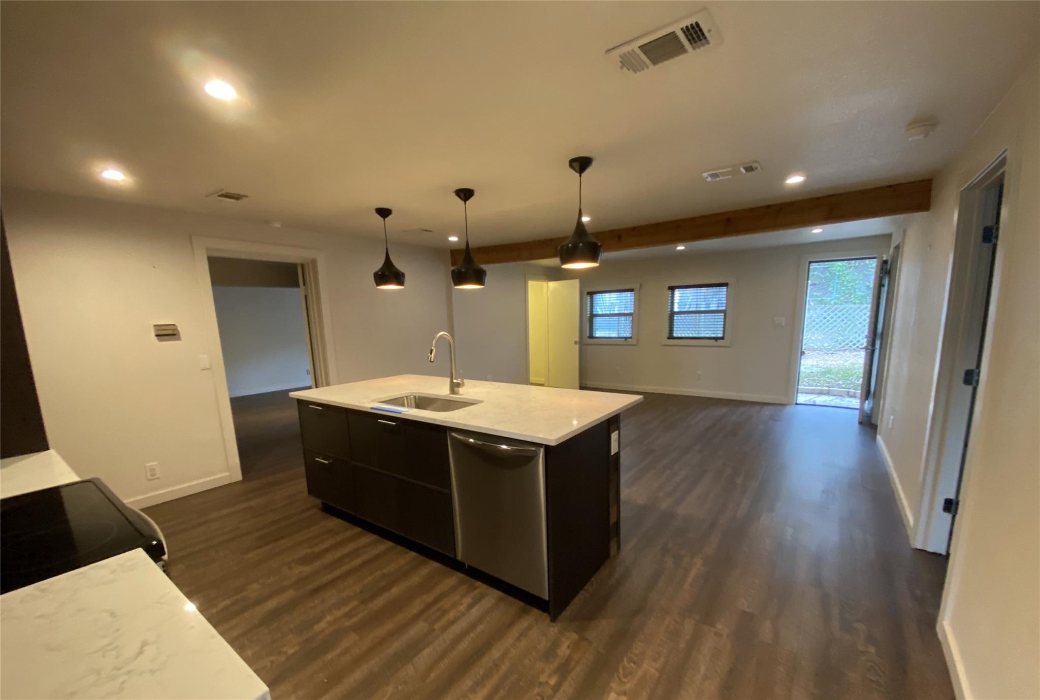 1000 Linscomb DR — photo 3