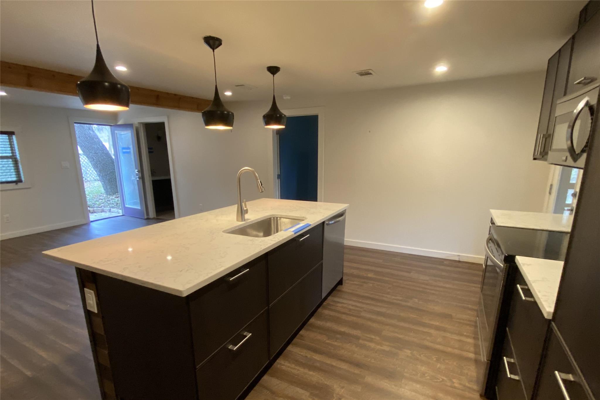 1000 Linscomb DR — photo 4
