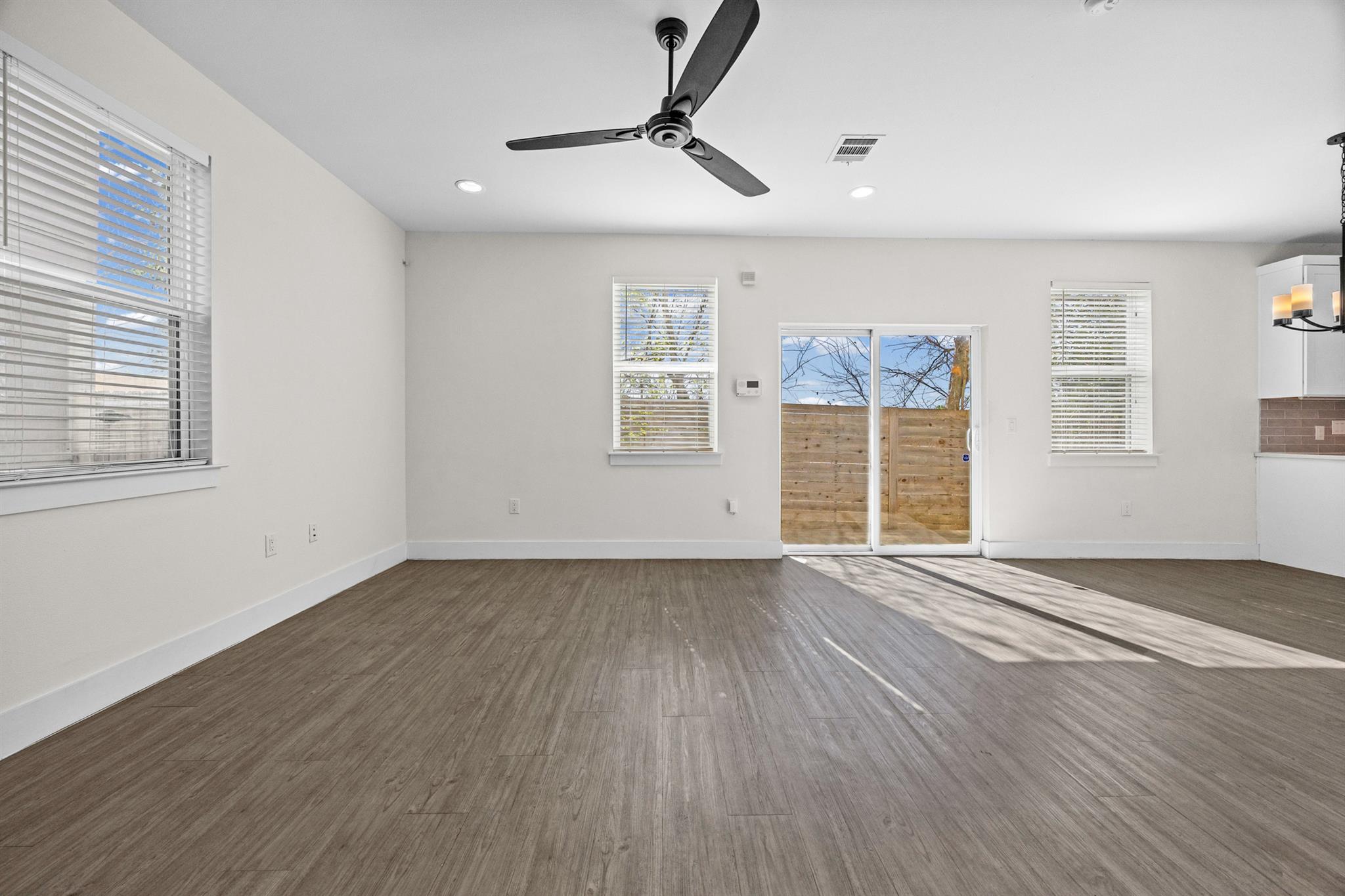 7312 Ben White BLVD #10 — photo 4