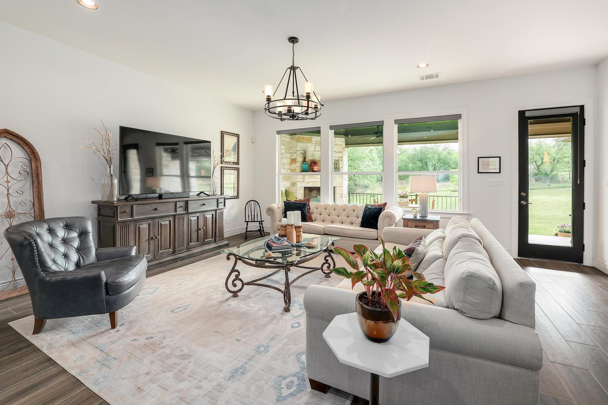 105 Graystone LN — photo 4