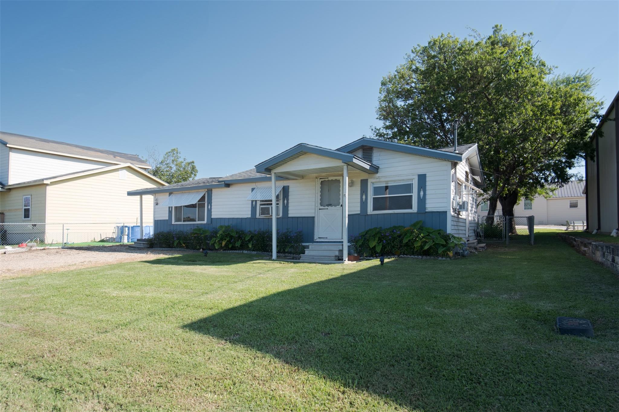 14 Post Oak Ave — photo 3