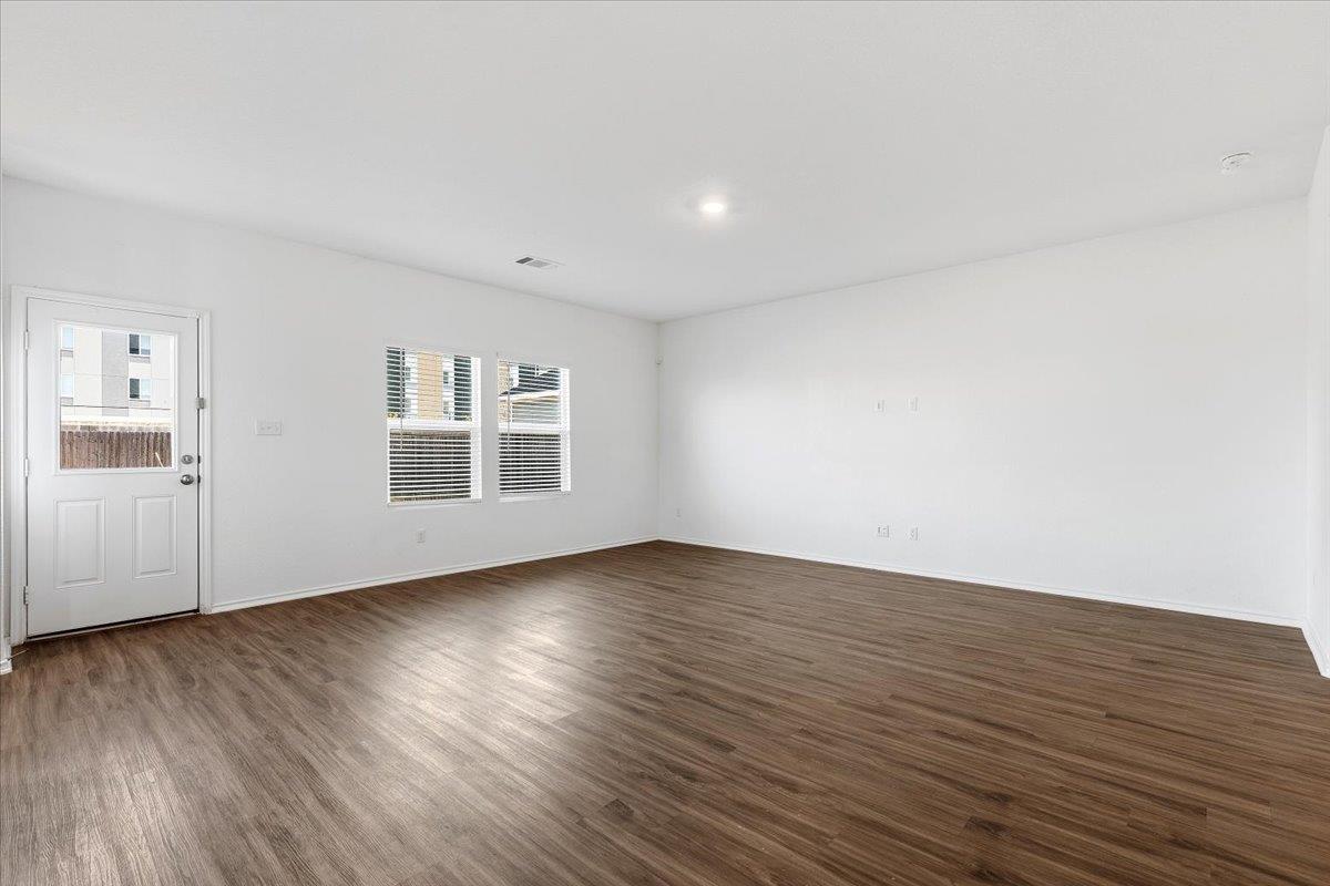 1140 Cattail LN — photo 3