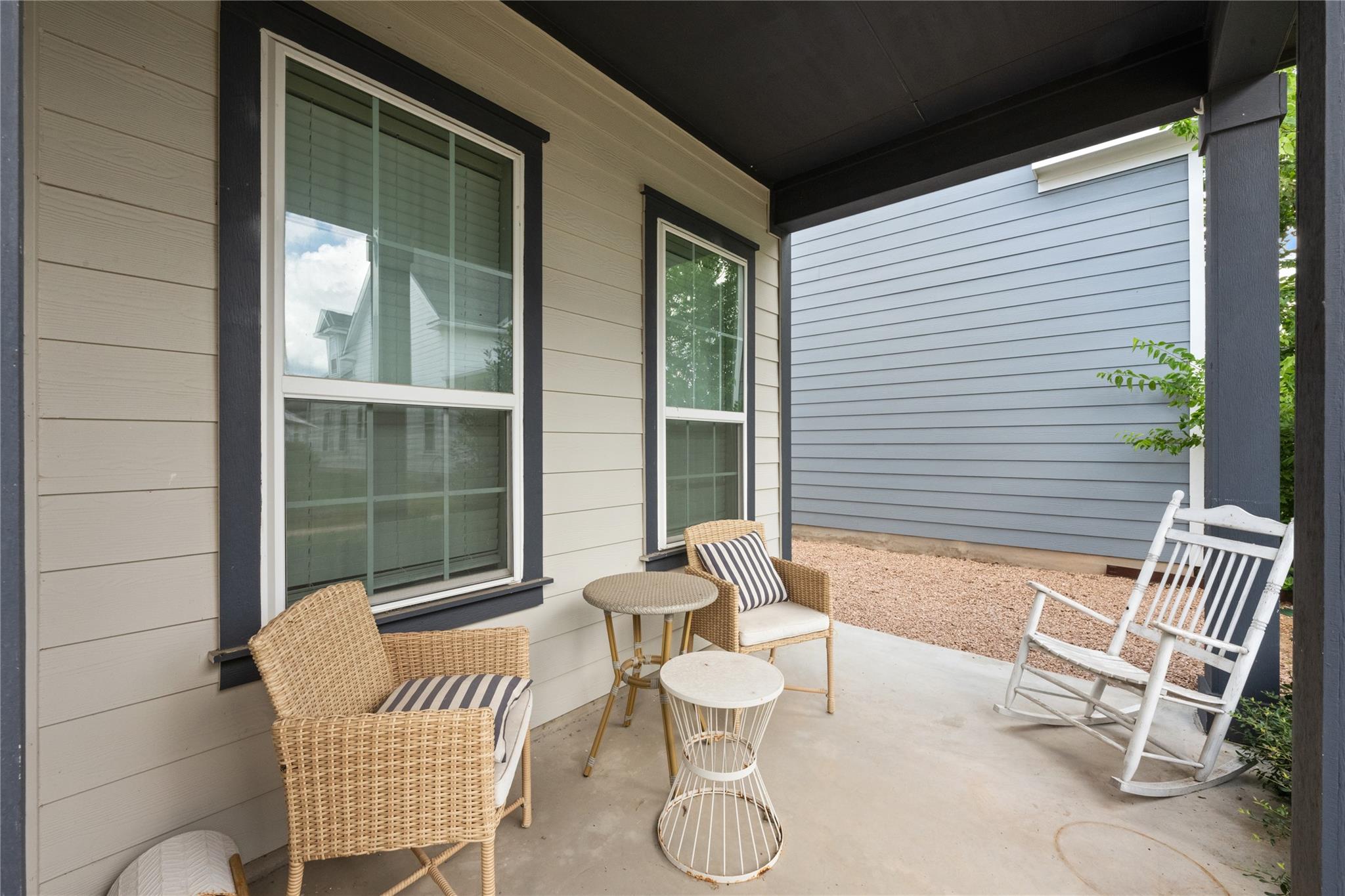 1182 Grant Wood Ave — photo 3