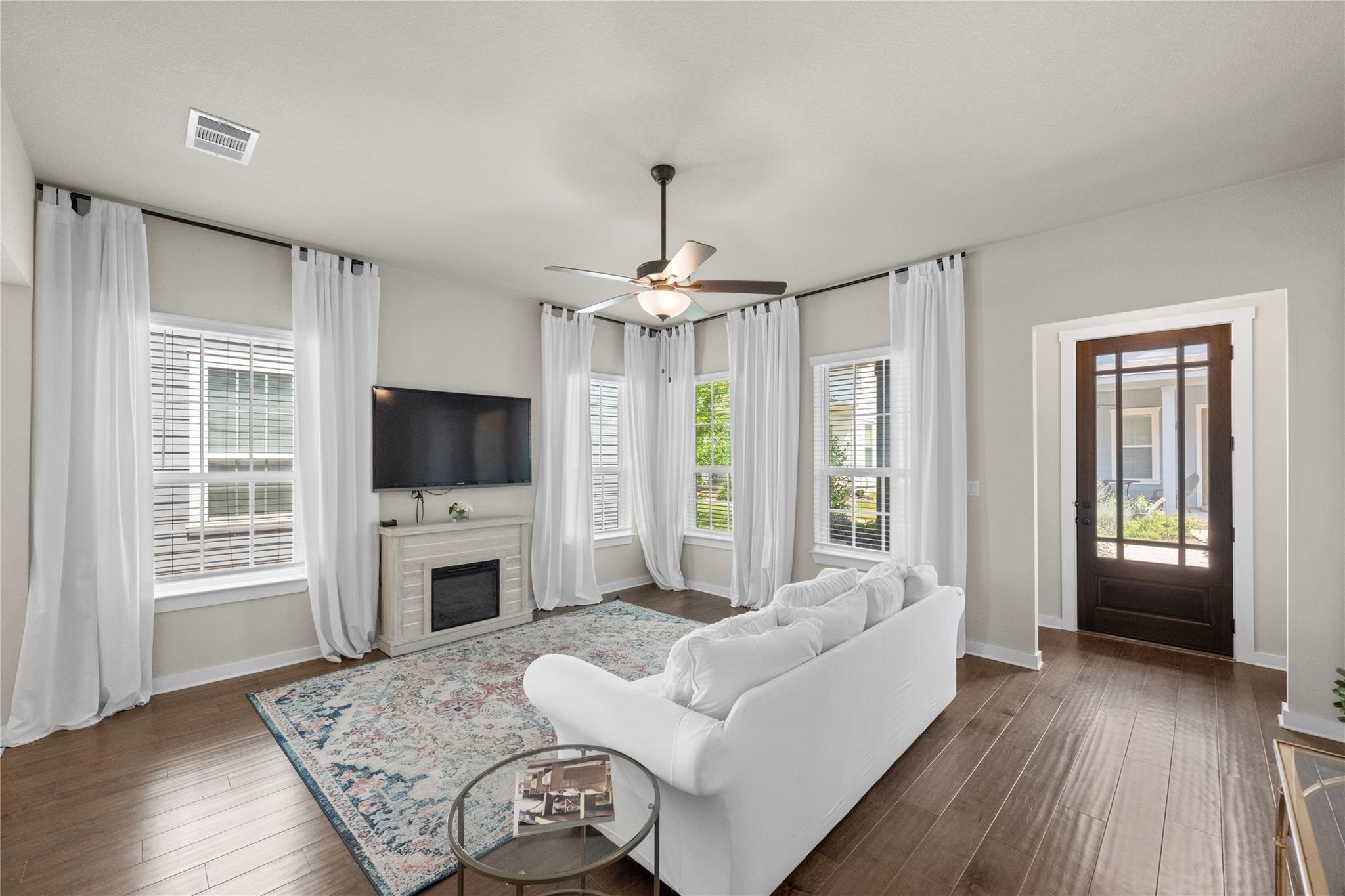 1182 Grant Wood Ave — photo 4