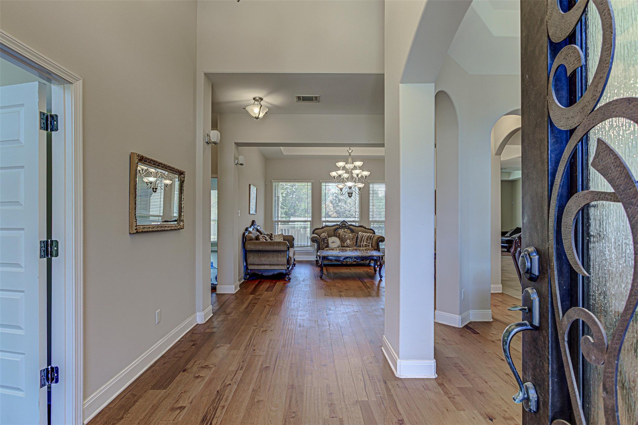 105 Arbors CIR — photo 4