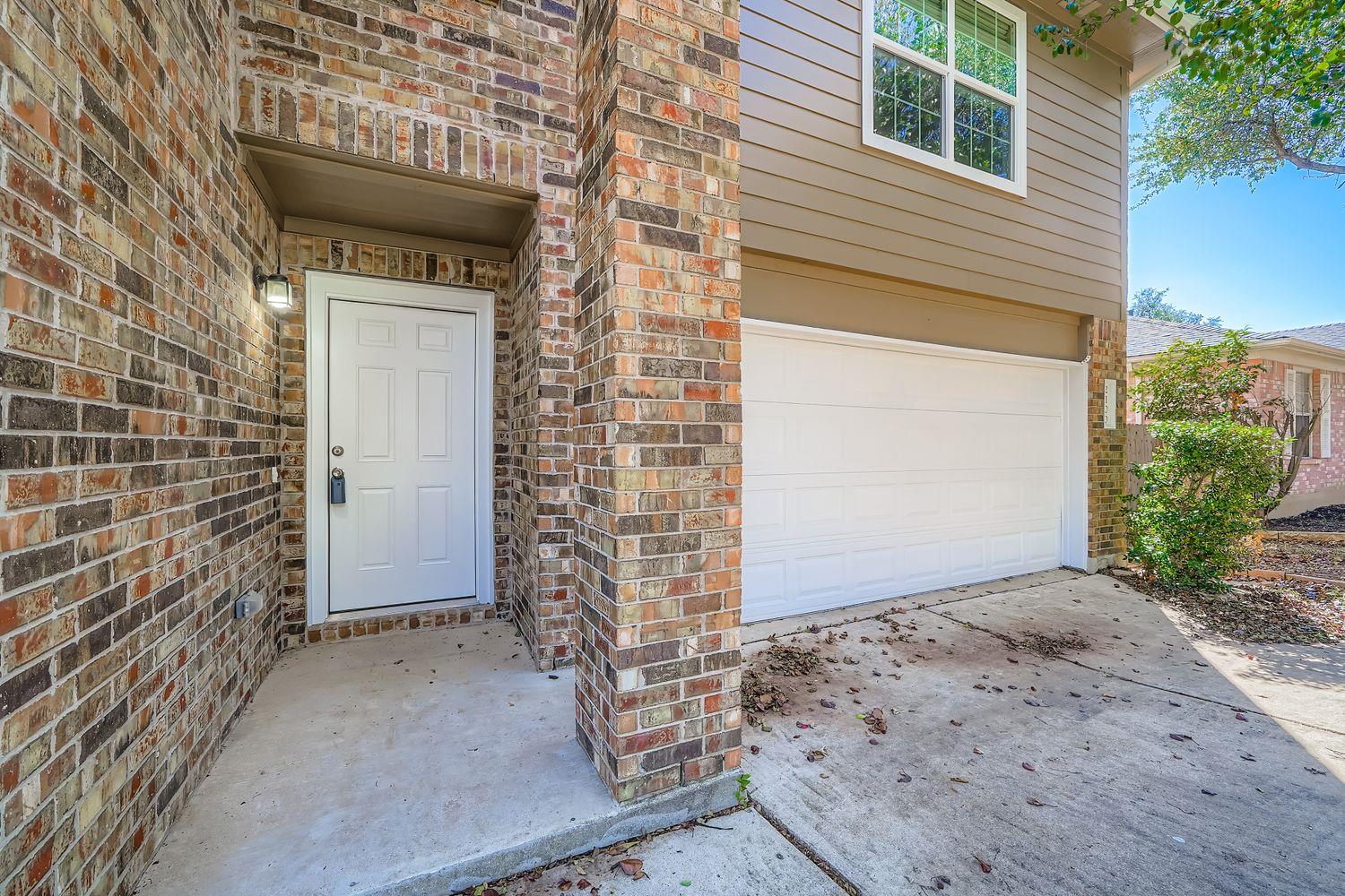 2100 Coachlamp DR — photo 3