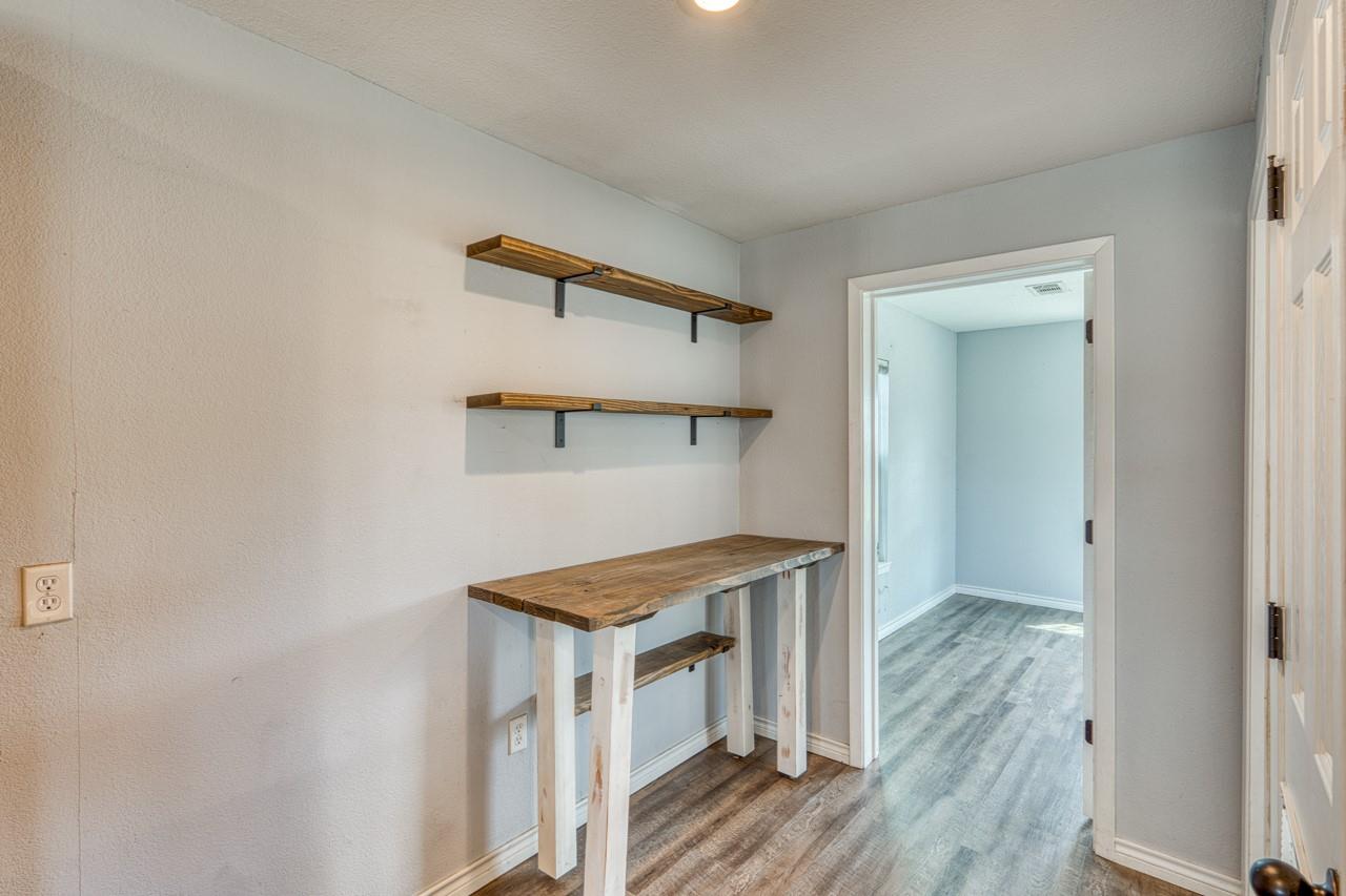 609 Dickson ST — photo 4