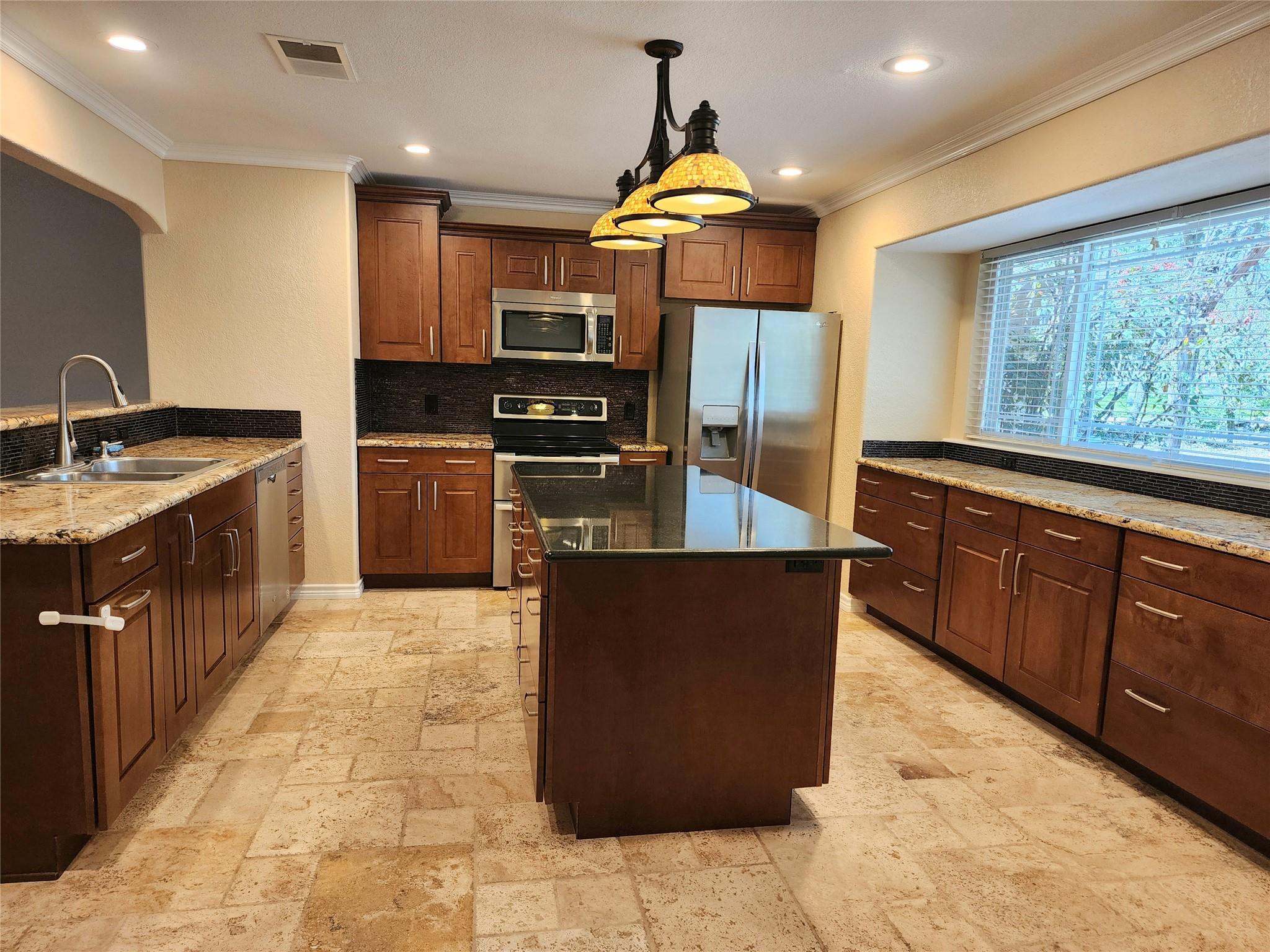 817 Willow Creek CIR — photo 3