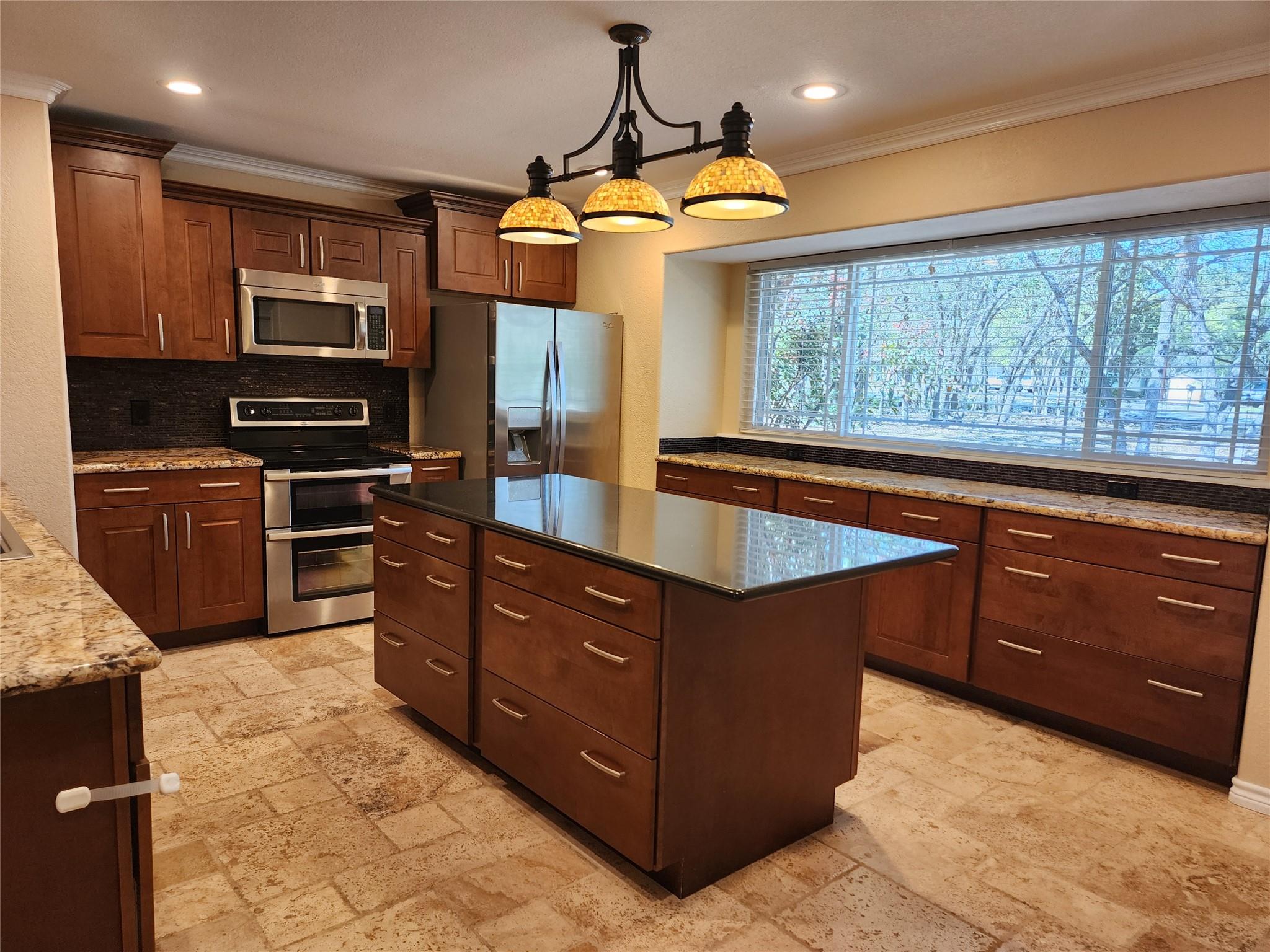 817 Willow Creek CIR — photo 4