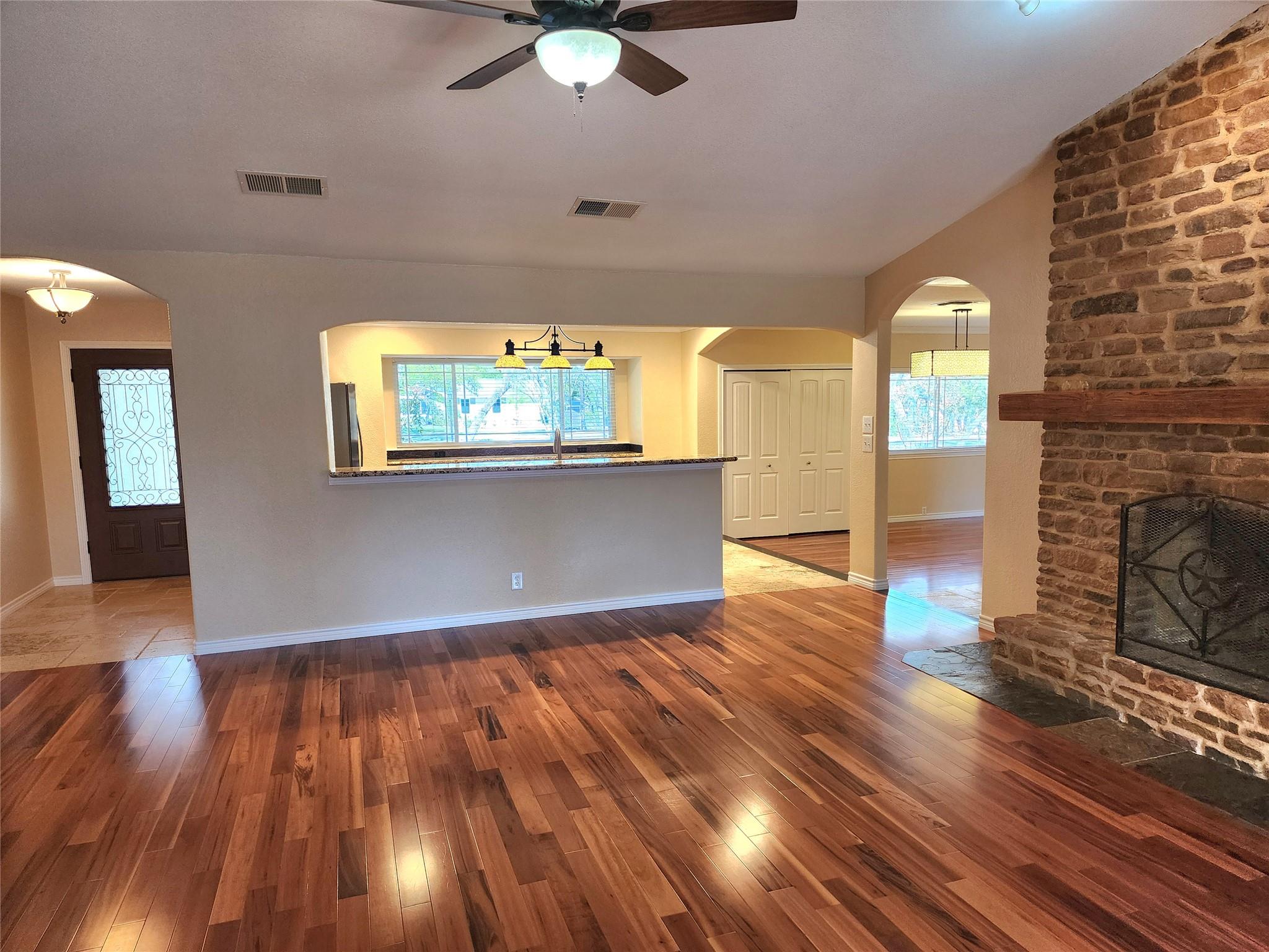 817 Willow Creek CIR — photo 5