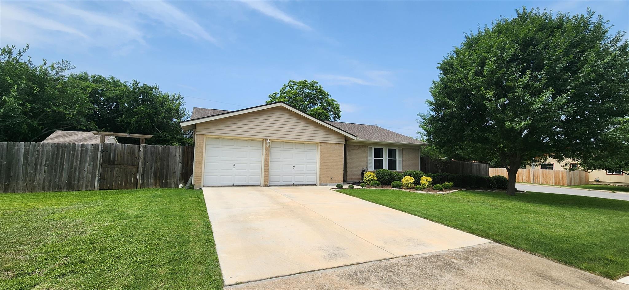 1306 Lawnmont DR — photo 3