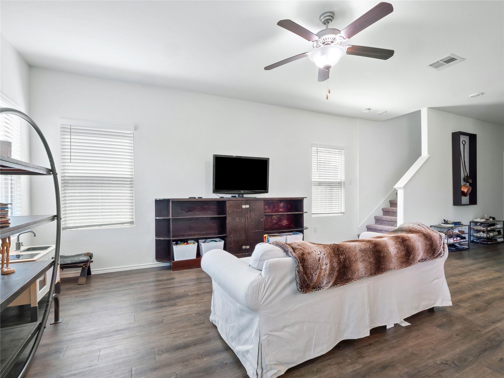 109 Comet DR #3J — photo 4