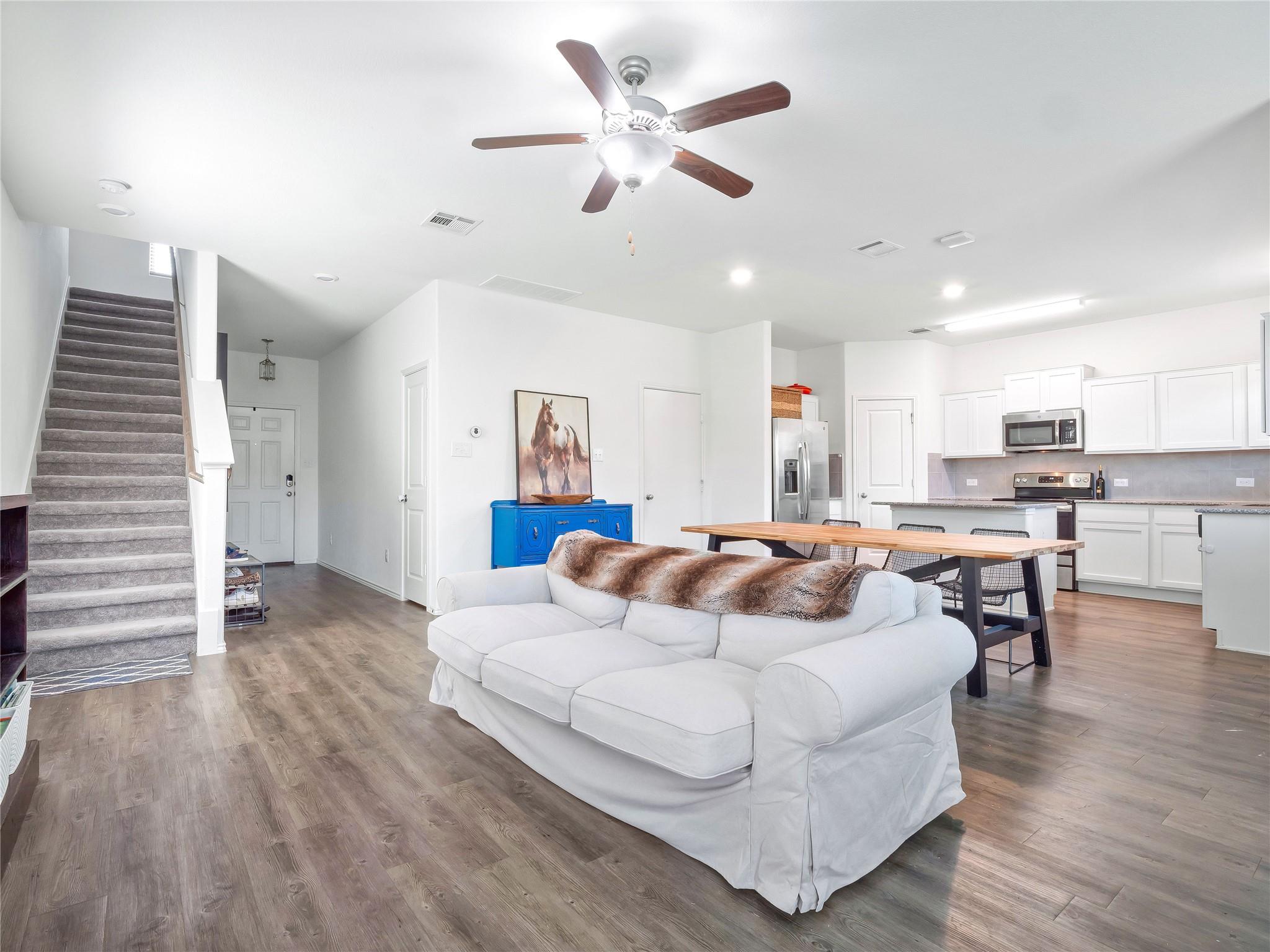 109 Comet DR #3J — photo 5