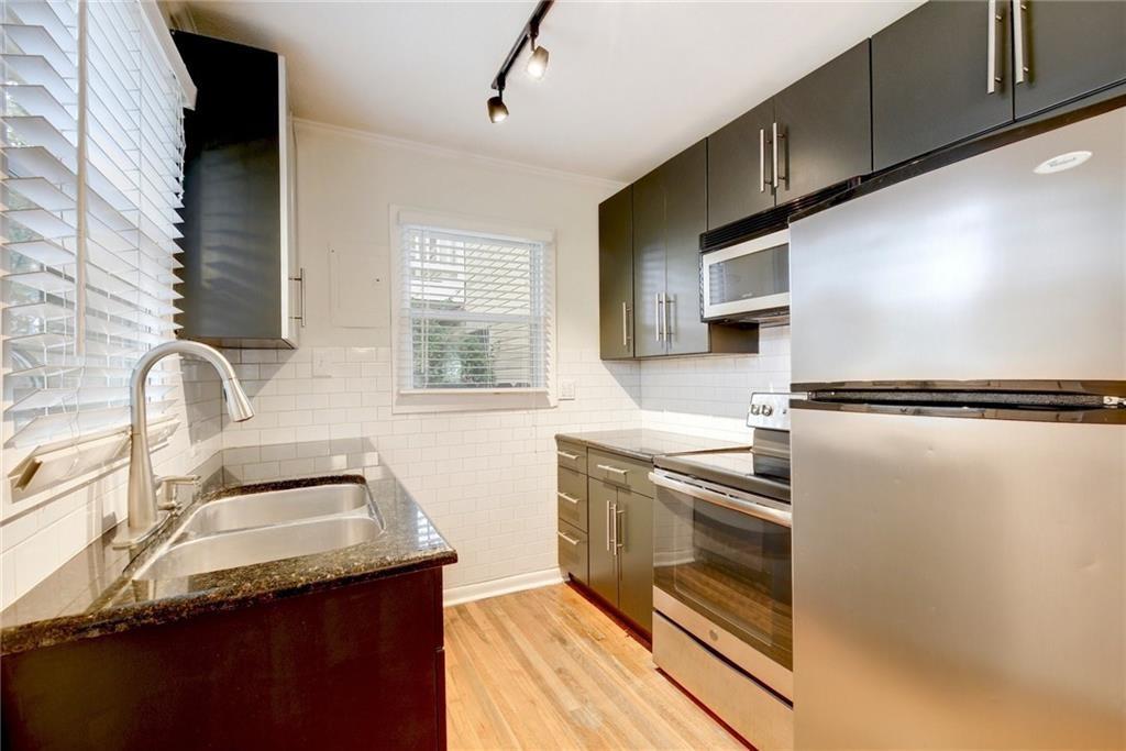 1110 22nd ST #13 — photo 3