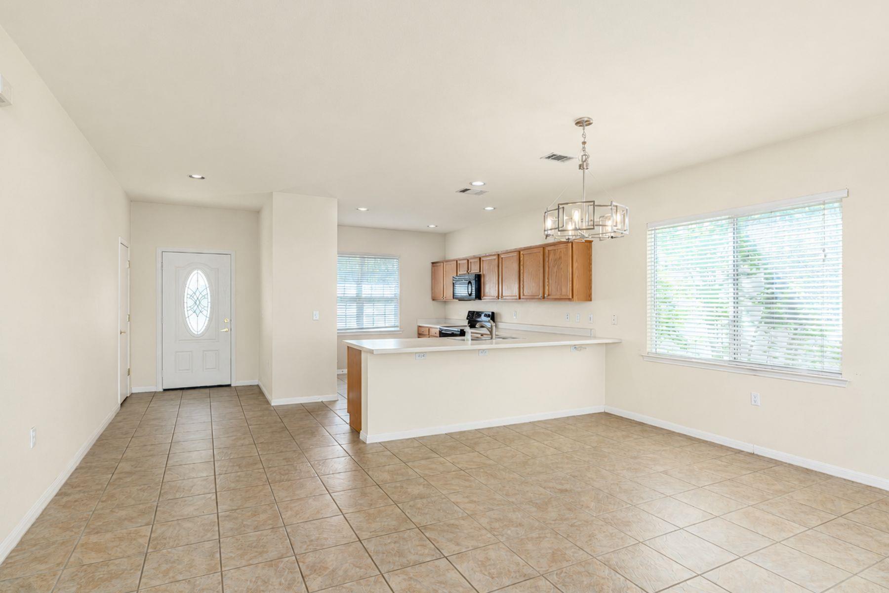 516 Texas DR — photo 4