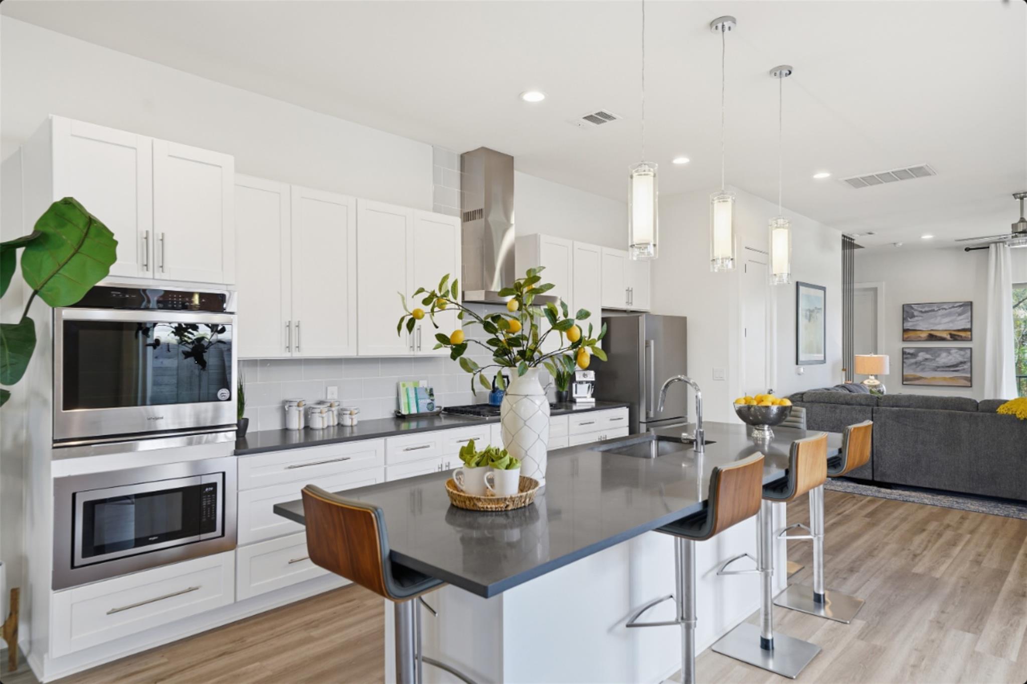 4705 Louis Ave #A & B — photo 3