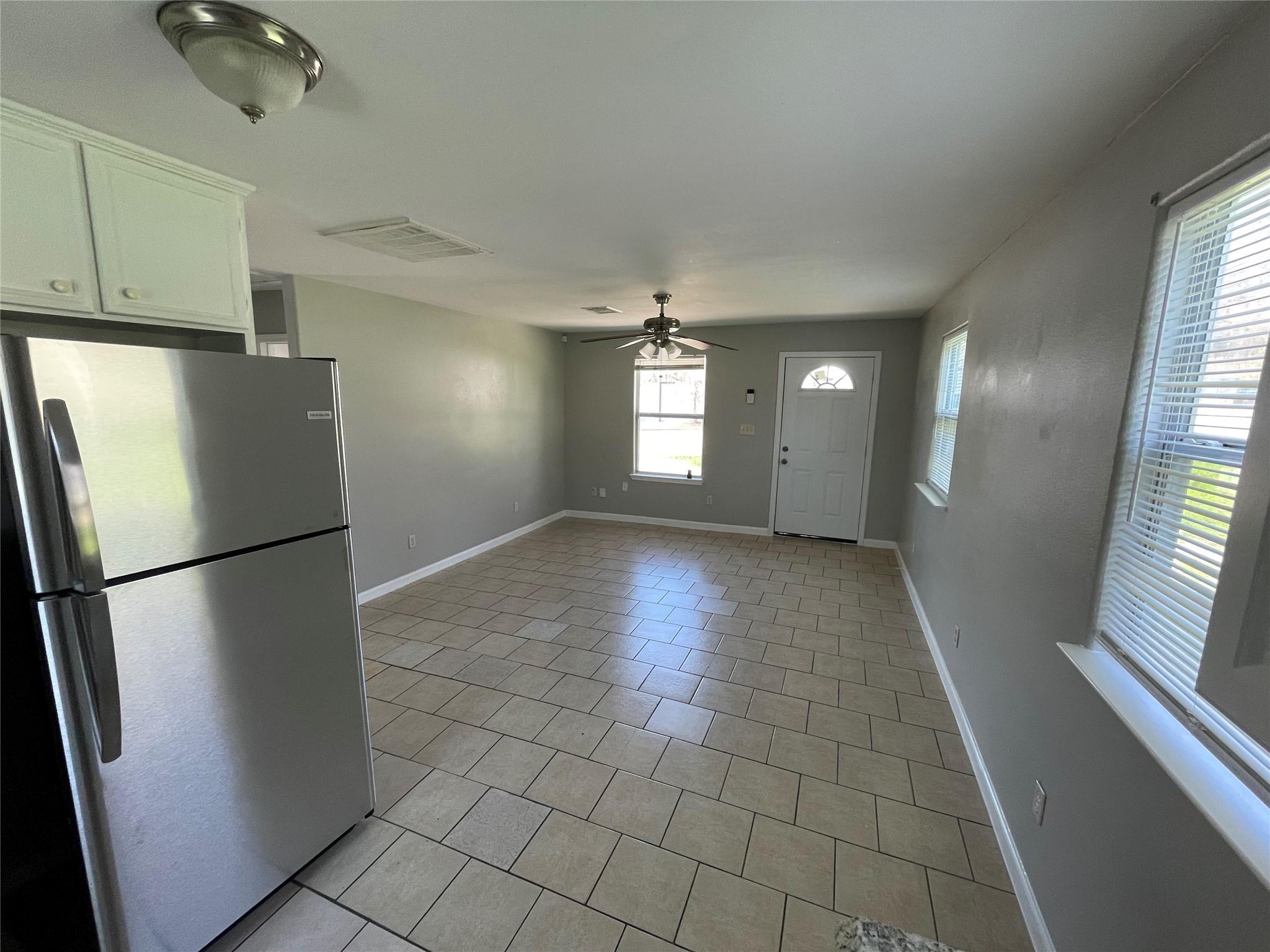 1041 Lott Ave — photo 3