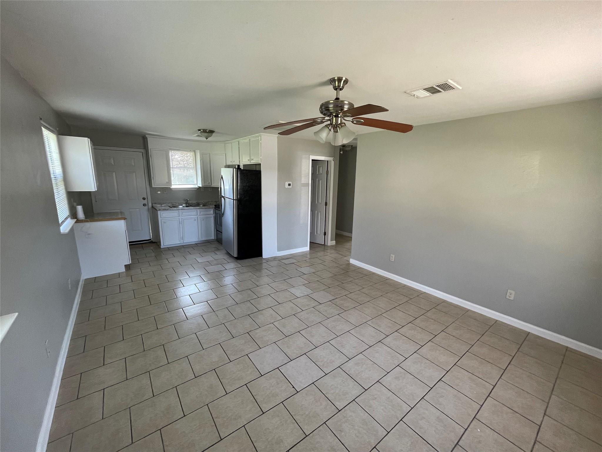 1041 Lott Ave — photo 4