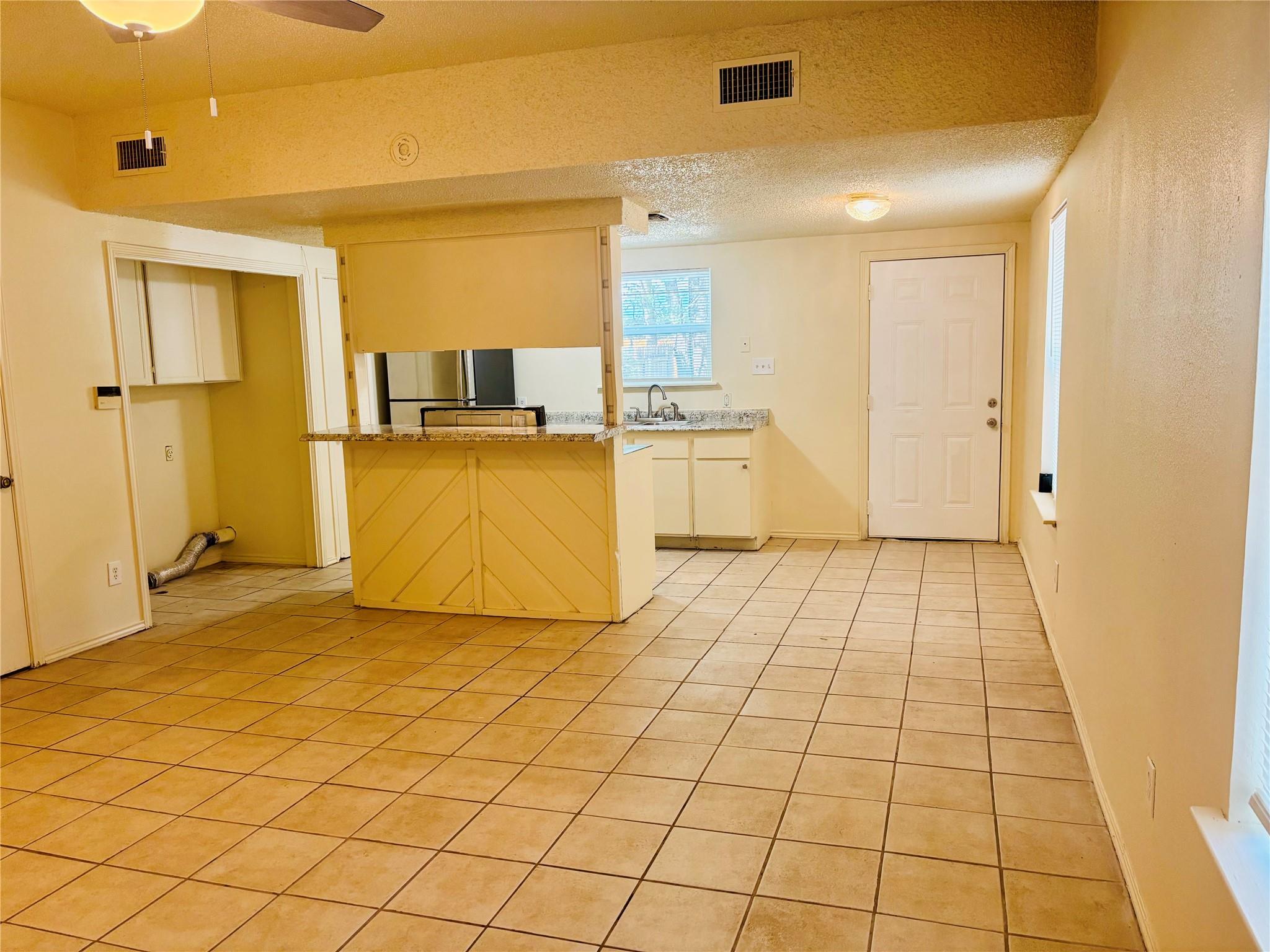1206 Tartan LN #B — photo 3