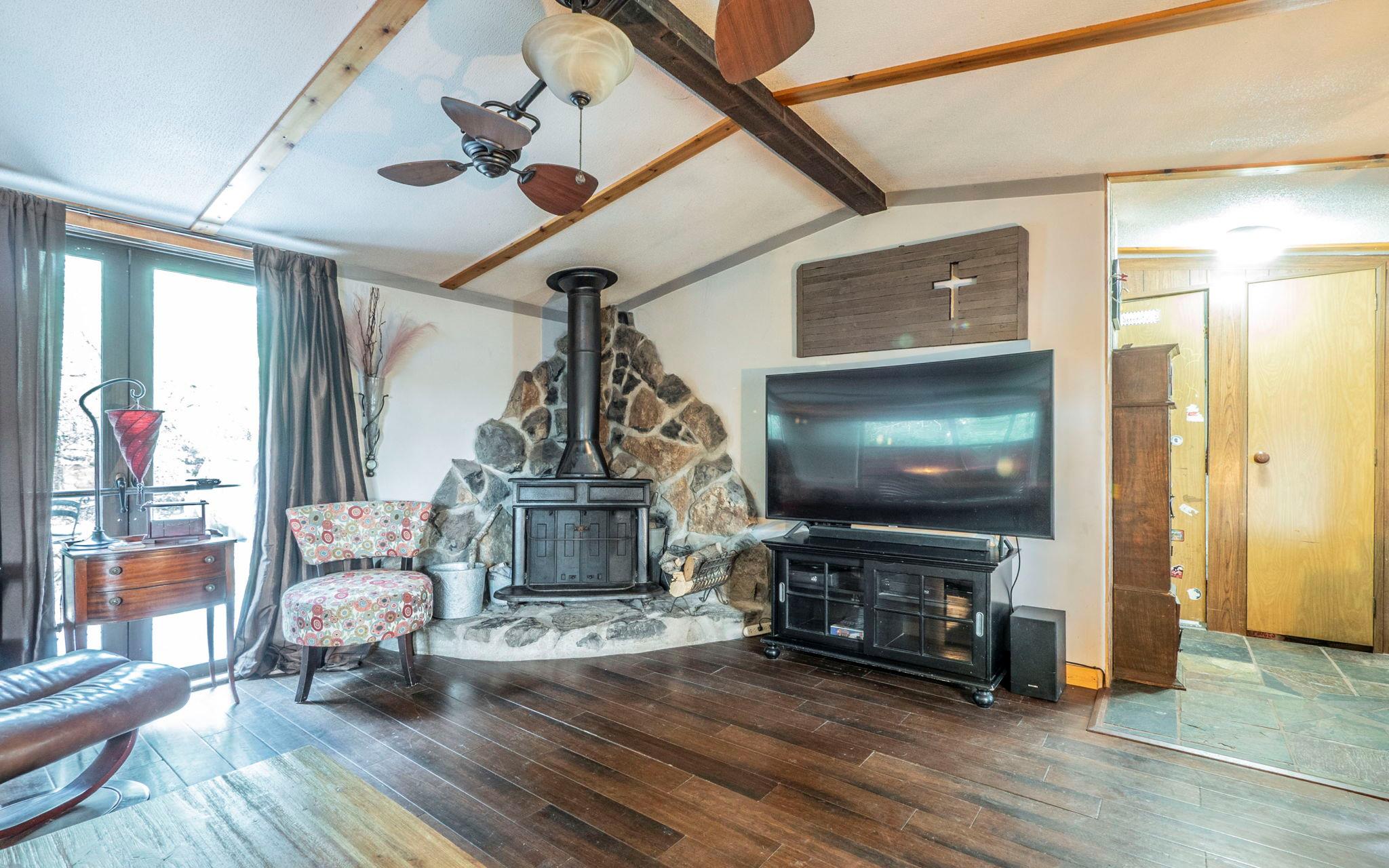 210 Lakeshore DR — photo 3