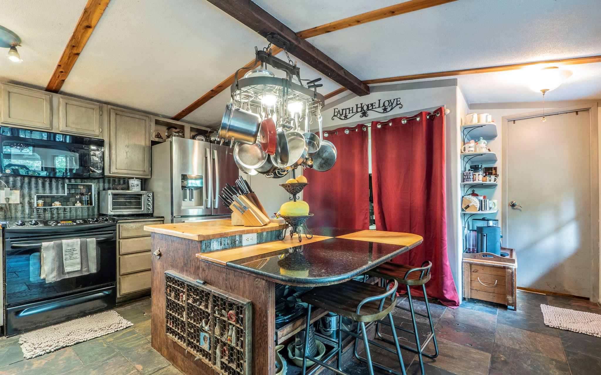 210 Lakeshore DR — photo 5