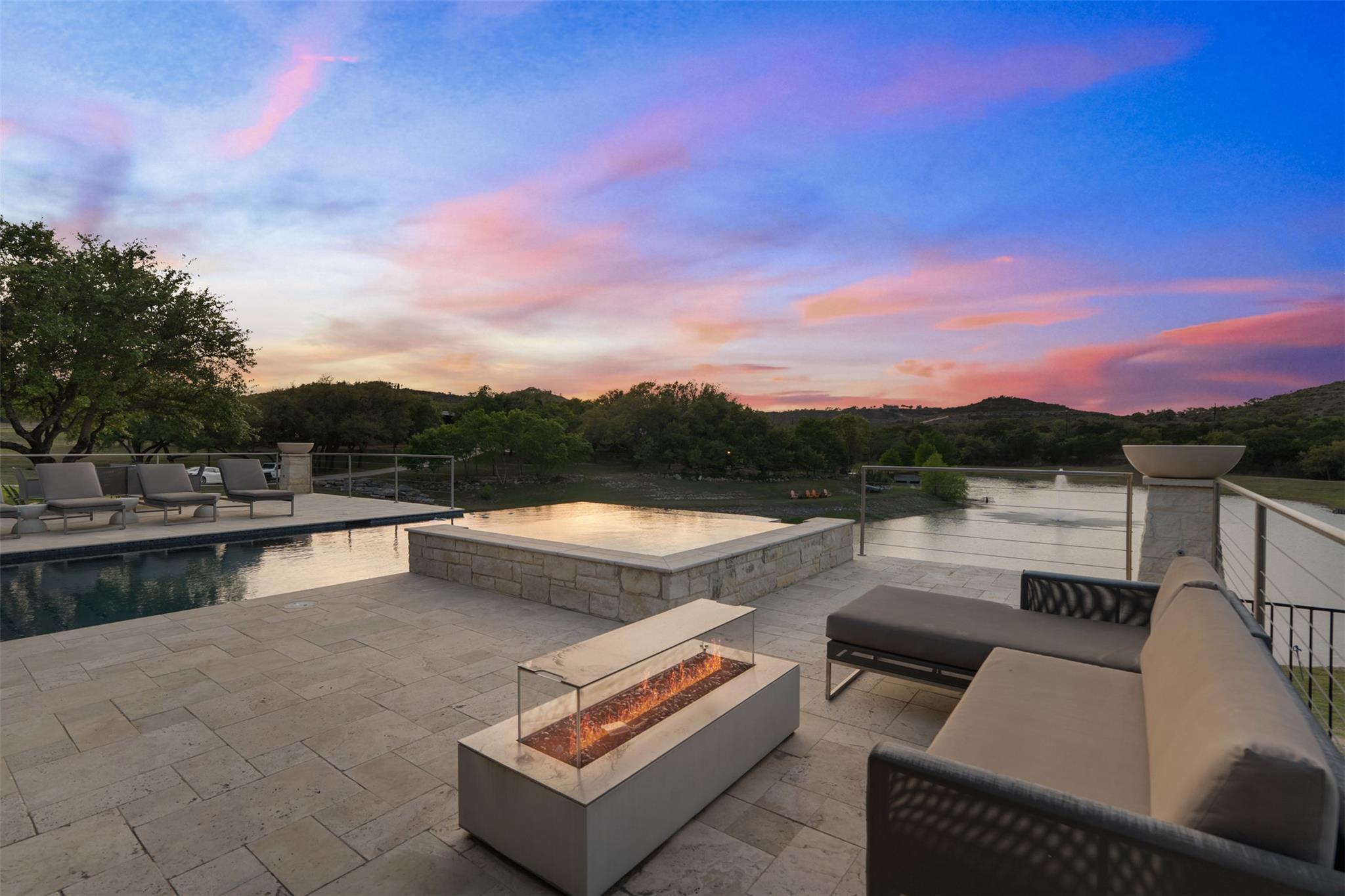 101 Rolling Hills RD