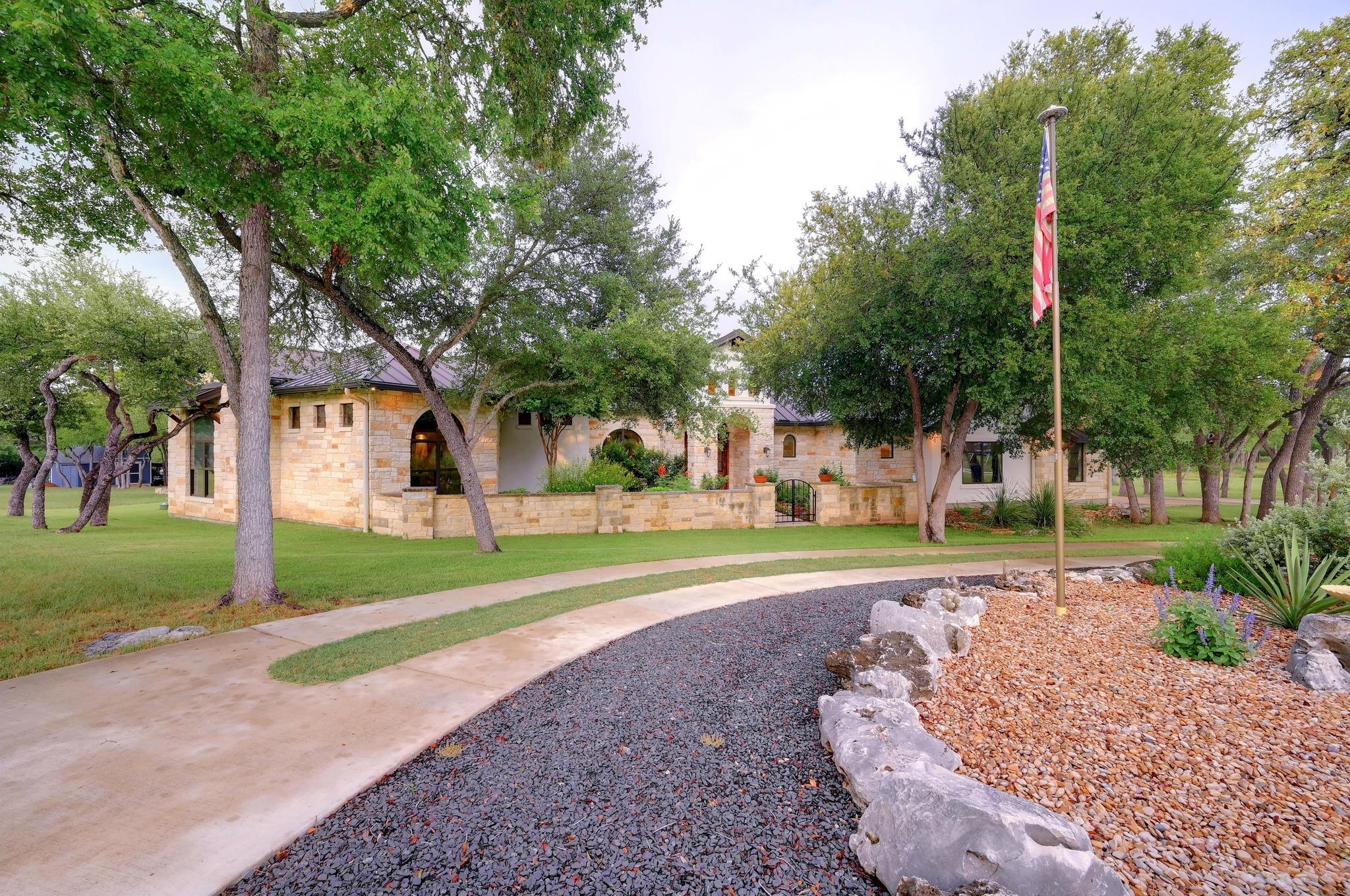 401 TRAIL RIDGE RD — photo 3