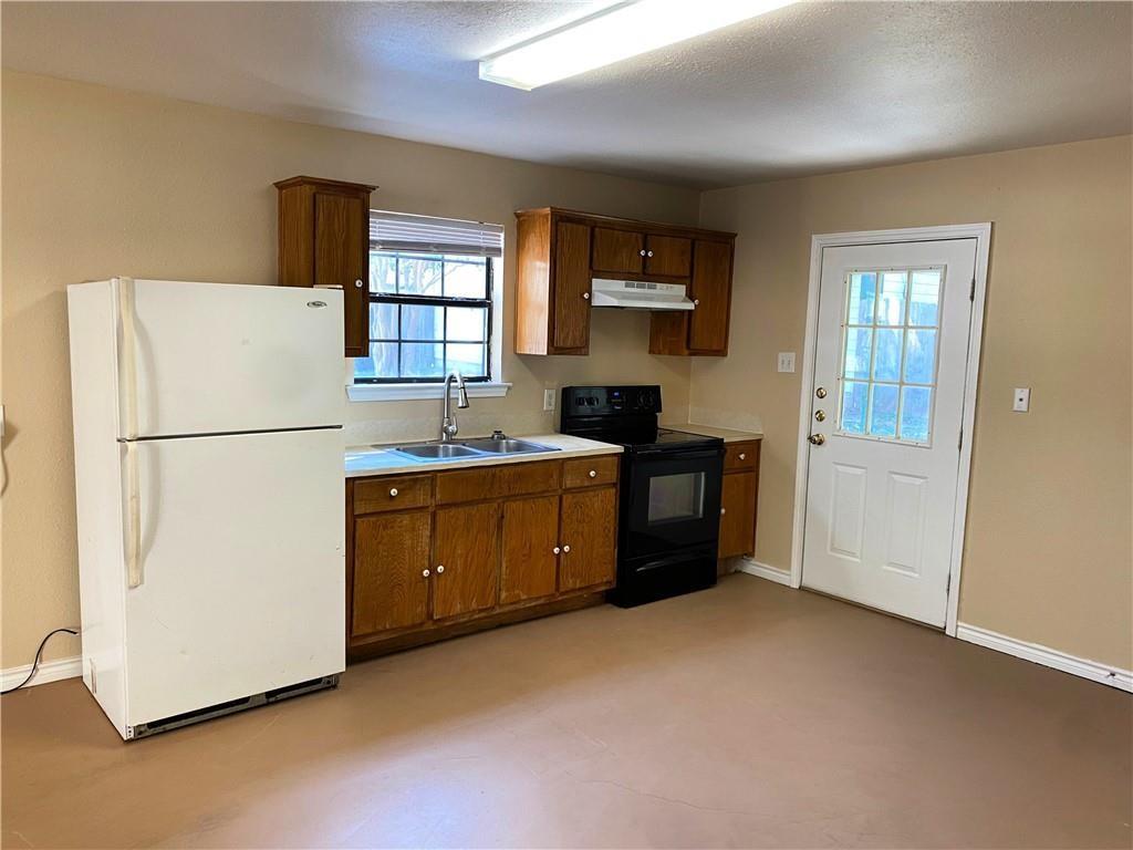 204 Hall ST #A — photo 3