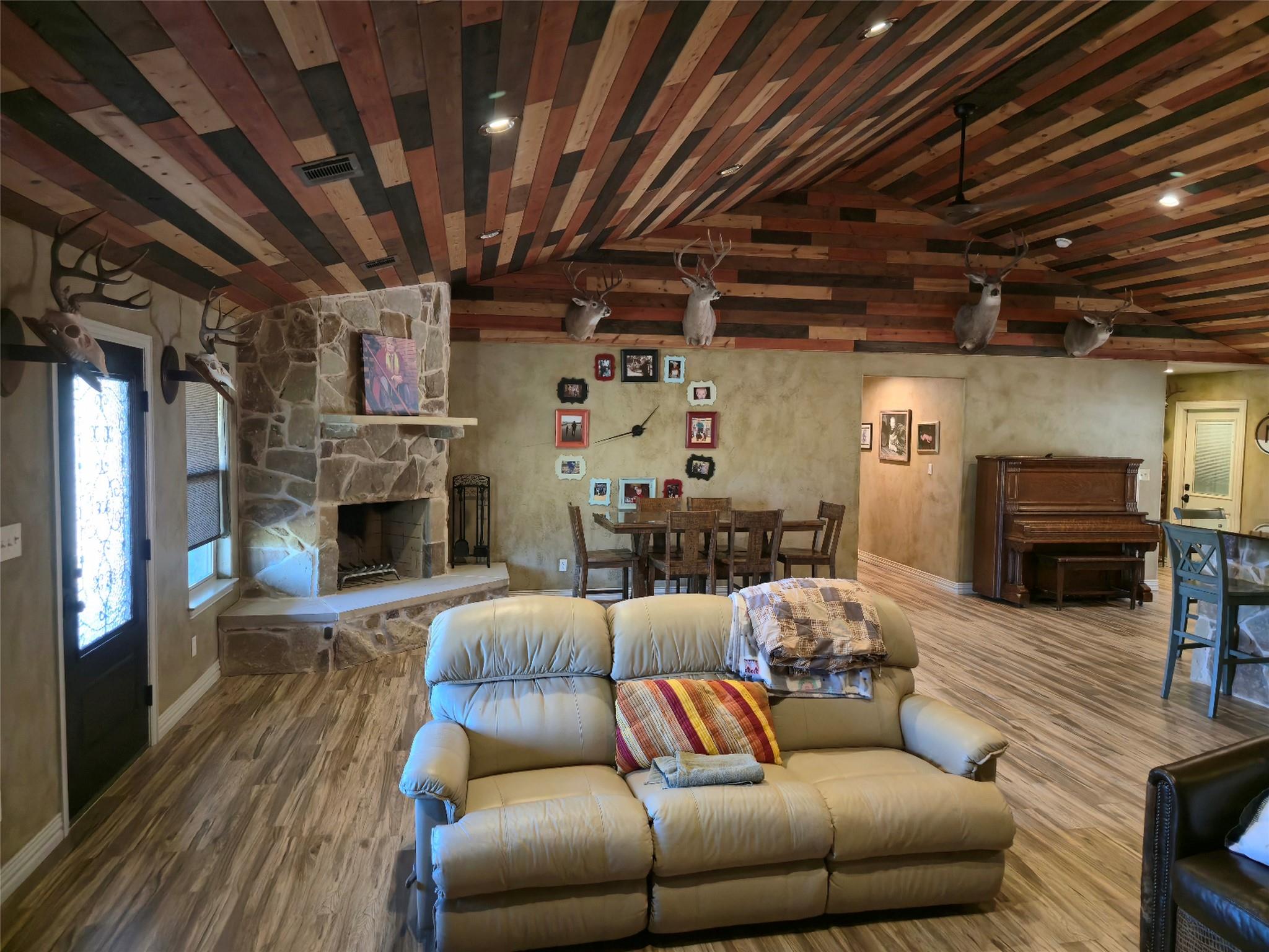 1832 County Road 2699 — photo 4
