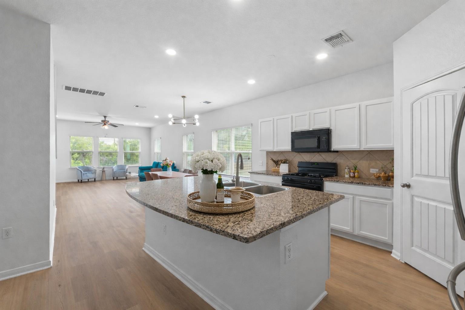 1402 Deodara DR — photo 5