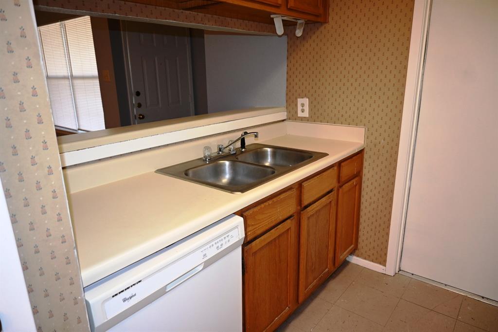 817 Lexington RD — photo 4
