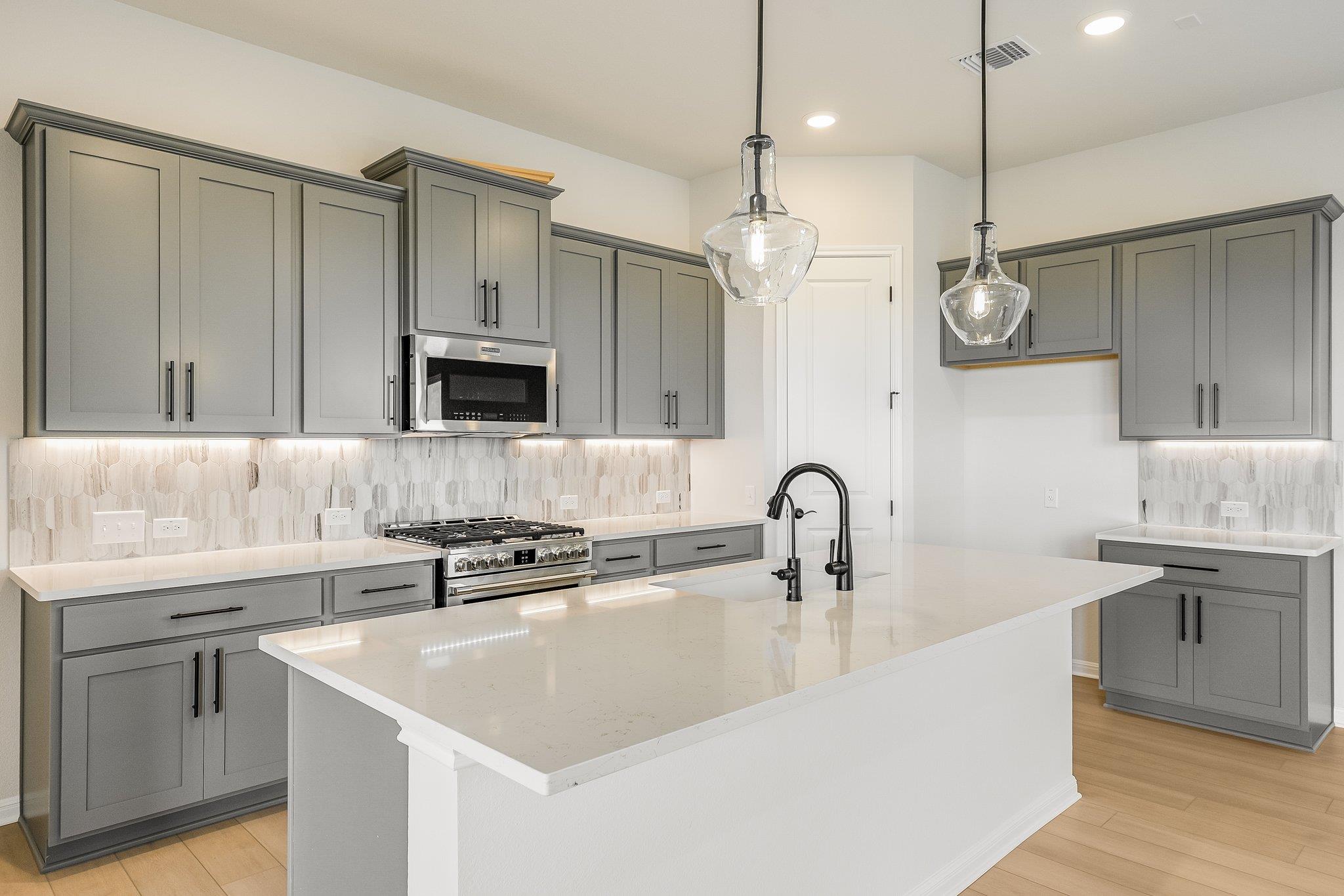 8601 Dongan DR — photo 4